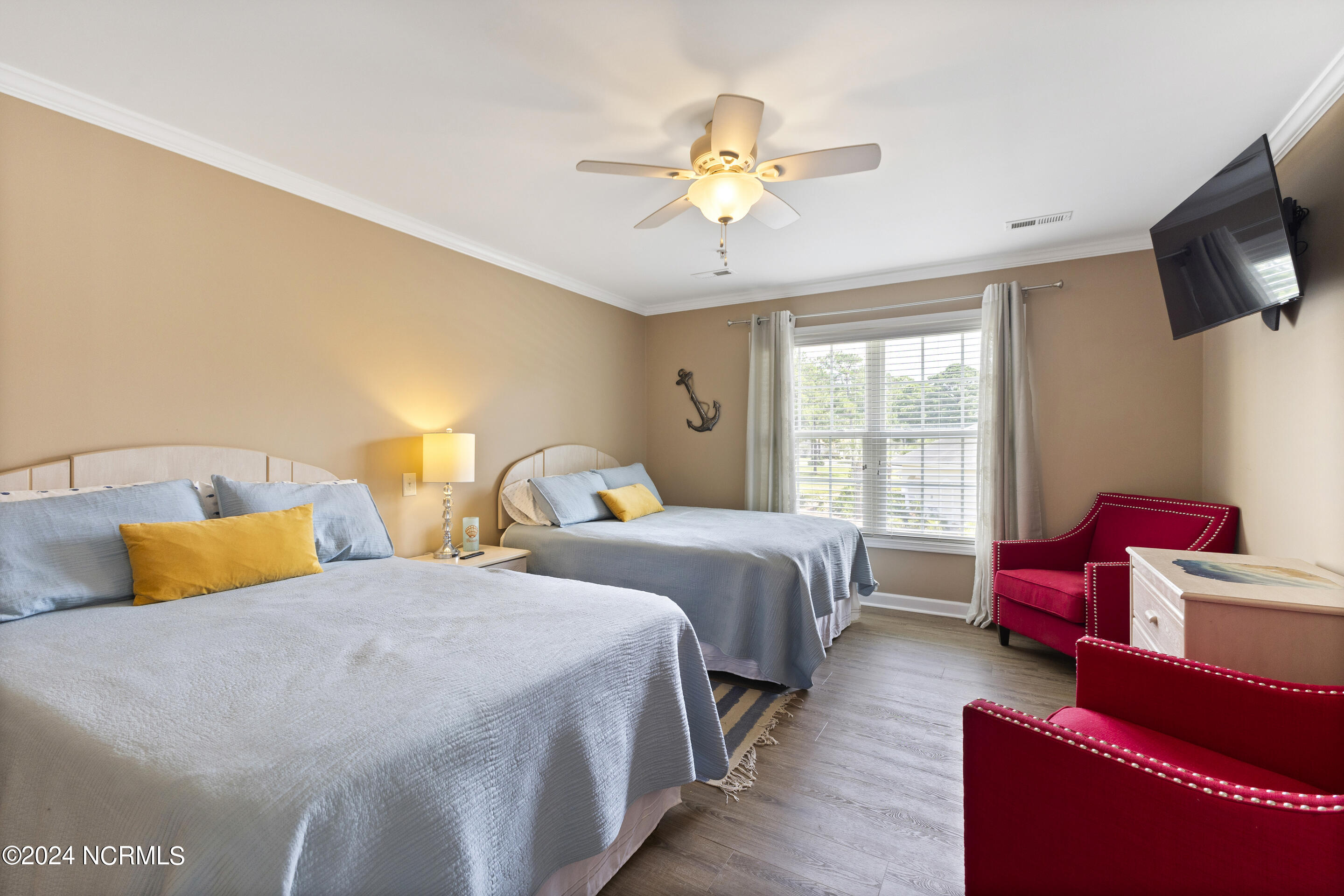 100461581 | Photo 15