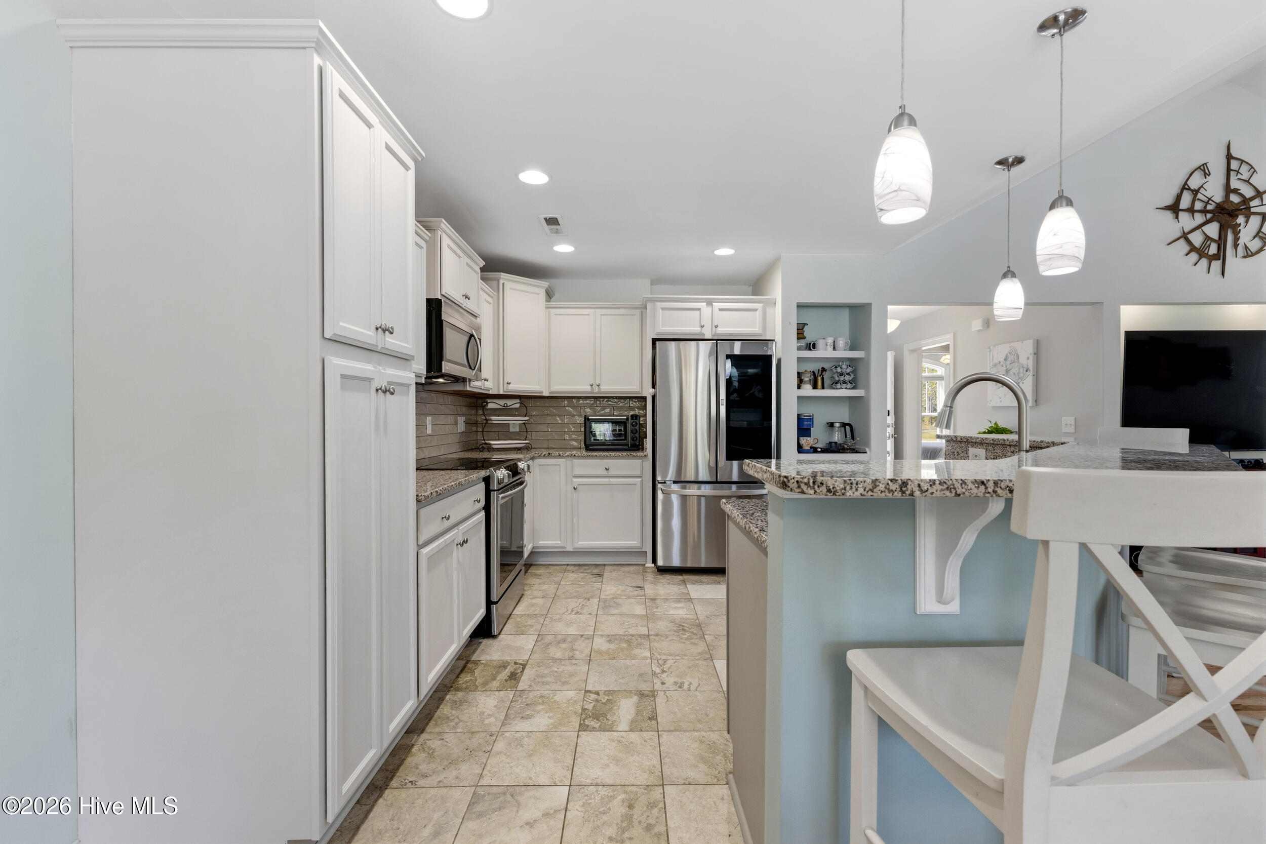 100569196 | Photo 16