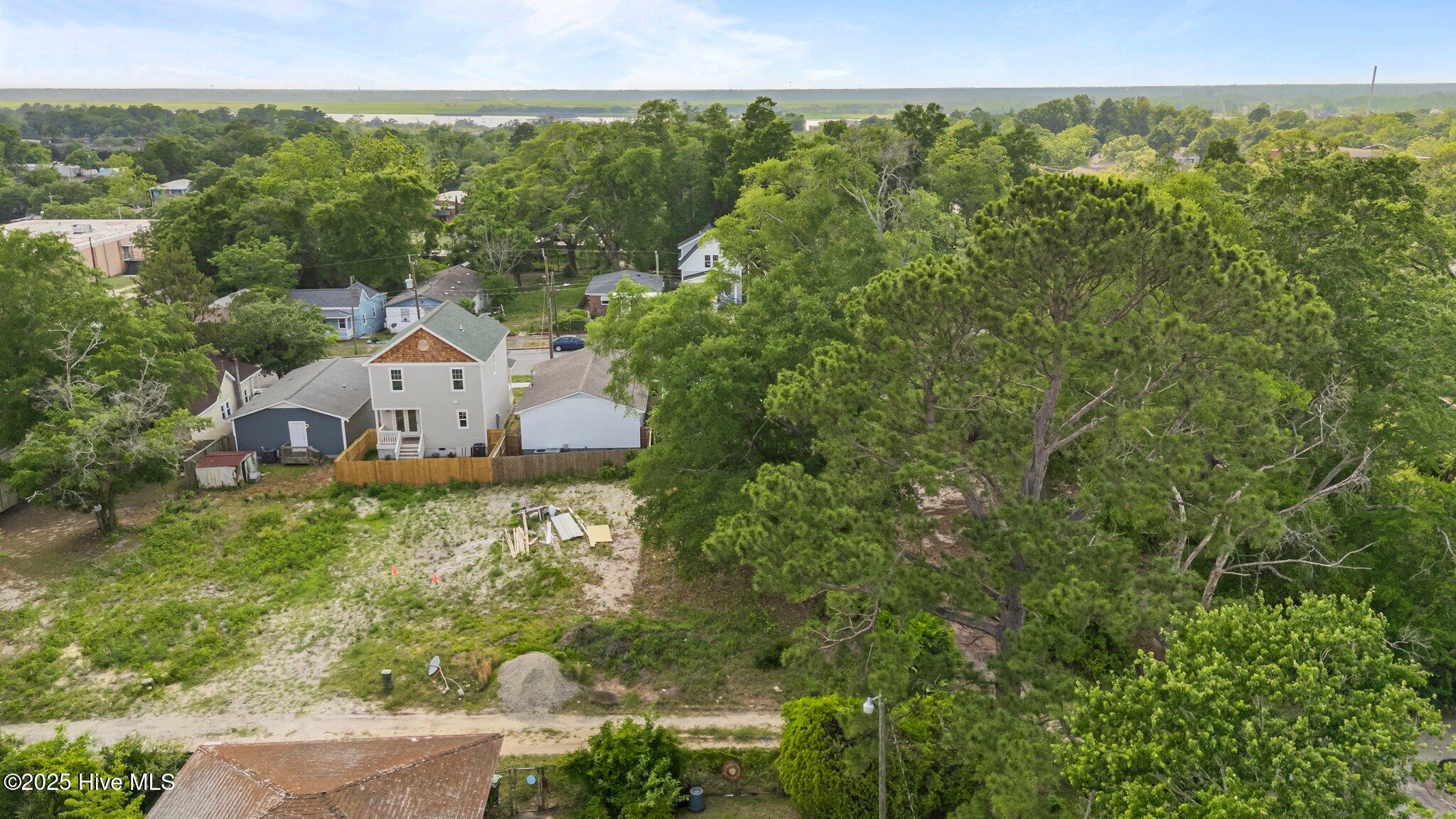 100509789 | Photo 16