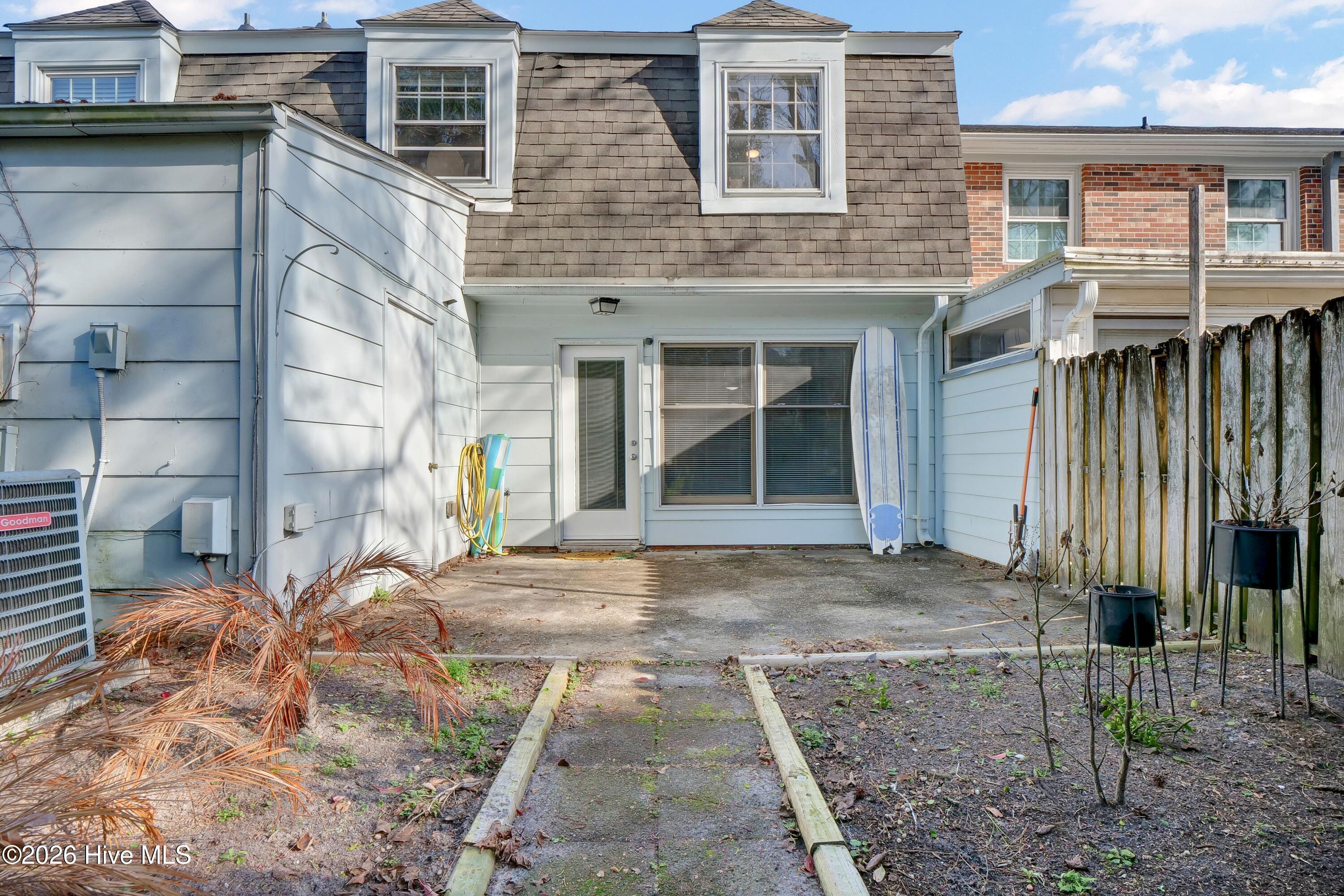 100559054 | Photo 26