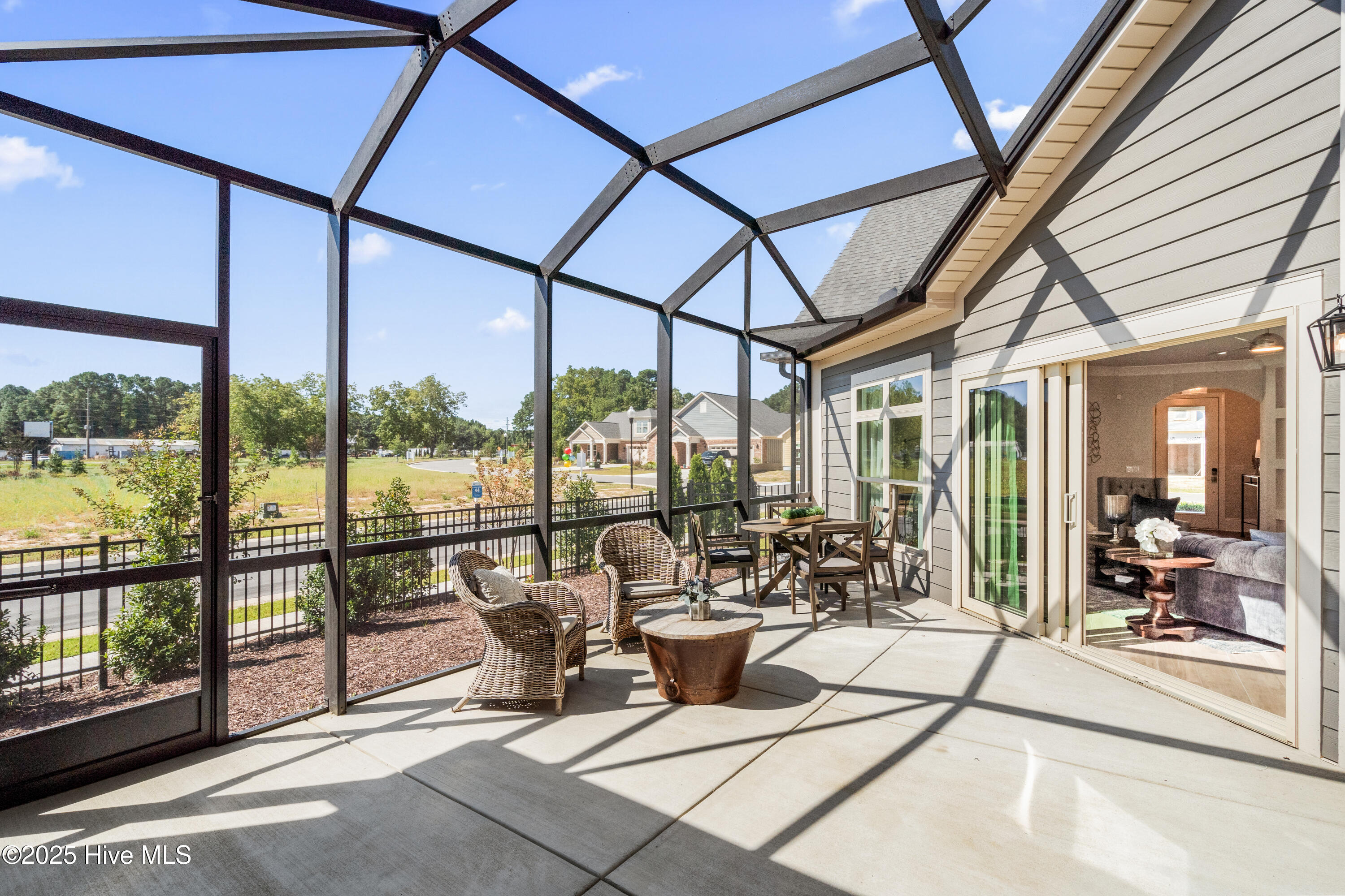 100496810 | Photo 24