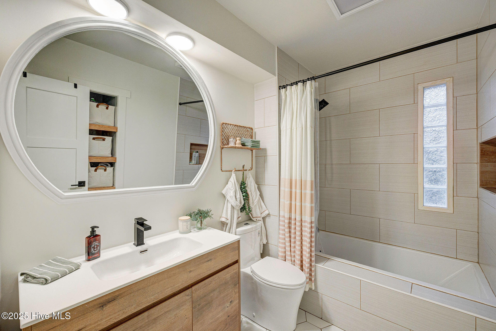 100534059 | Photo 37