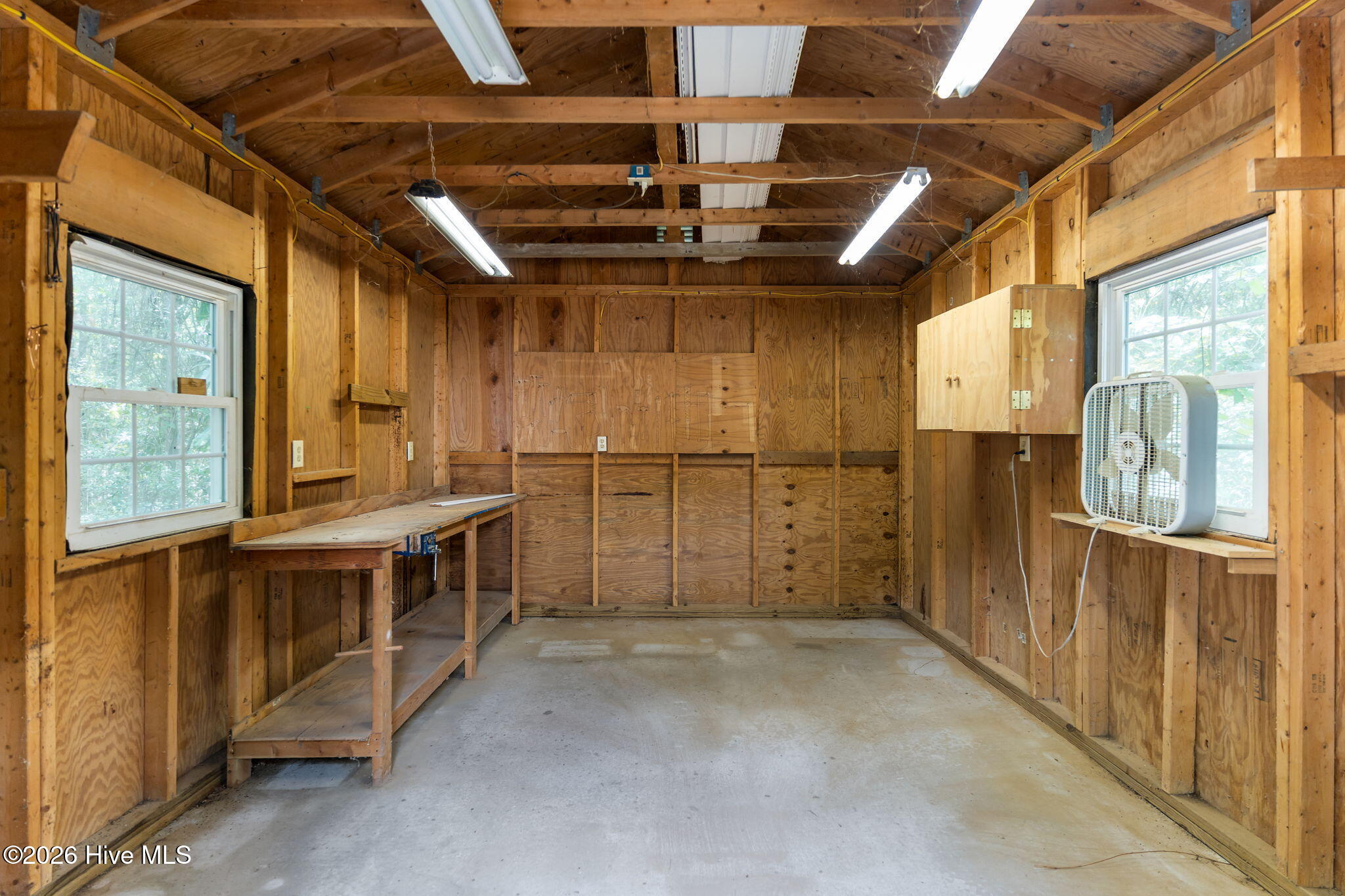 100568125 | Photo 43