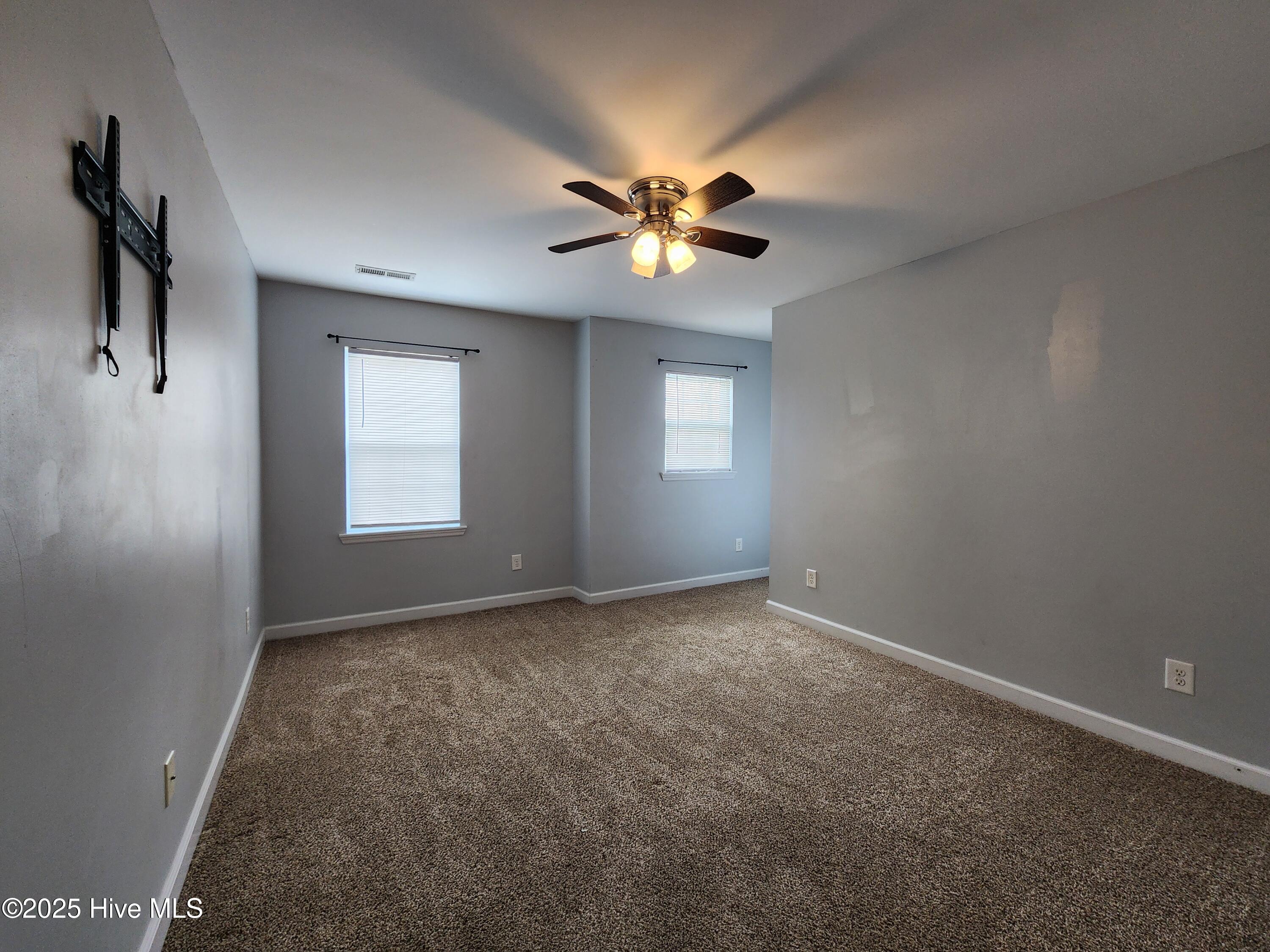 100563623 | Photo 21