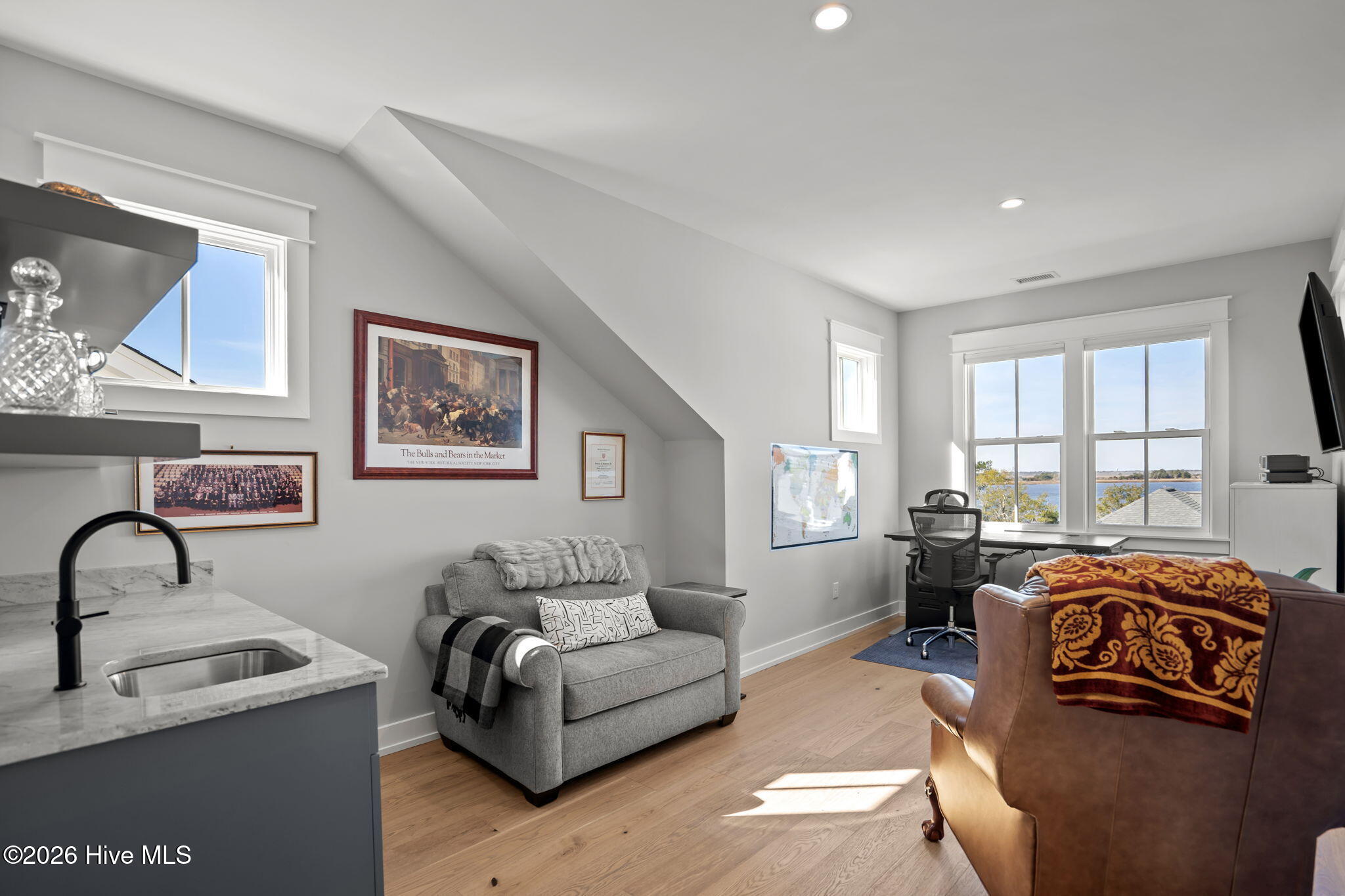 100552762 | Photo 51