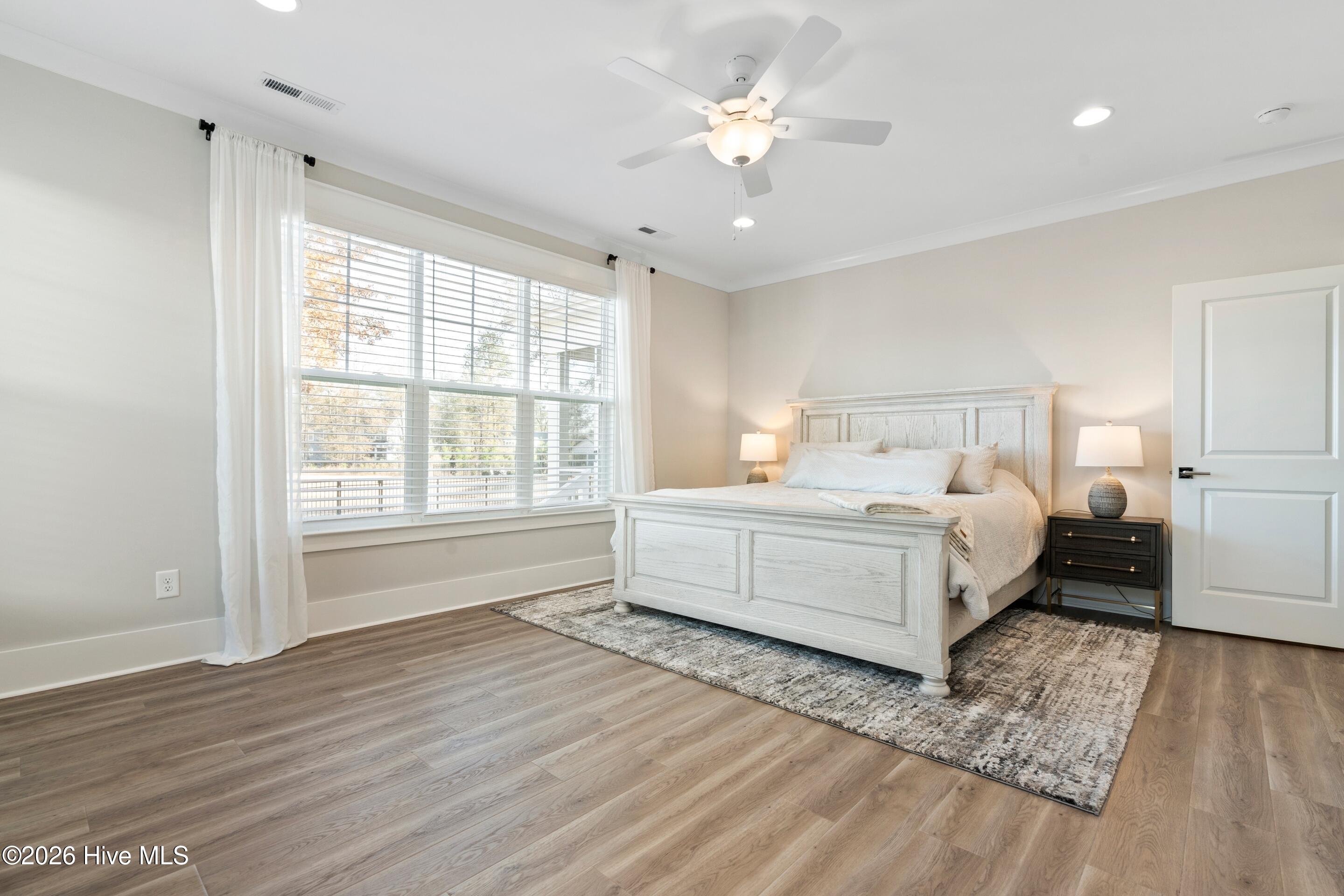 100549820 | Photo 13