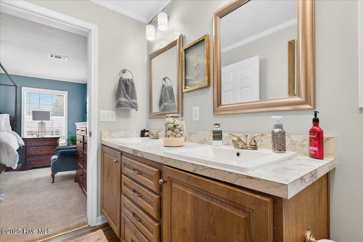 100540840 | Photo 34