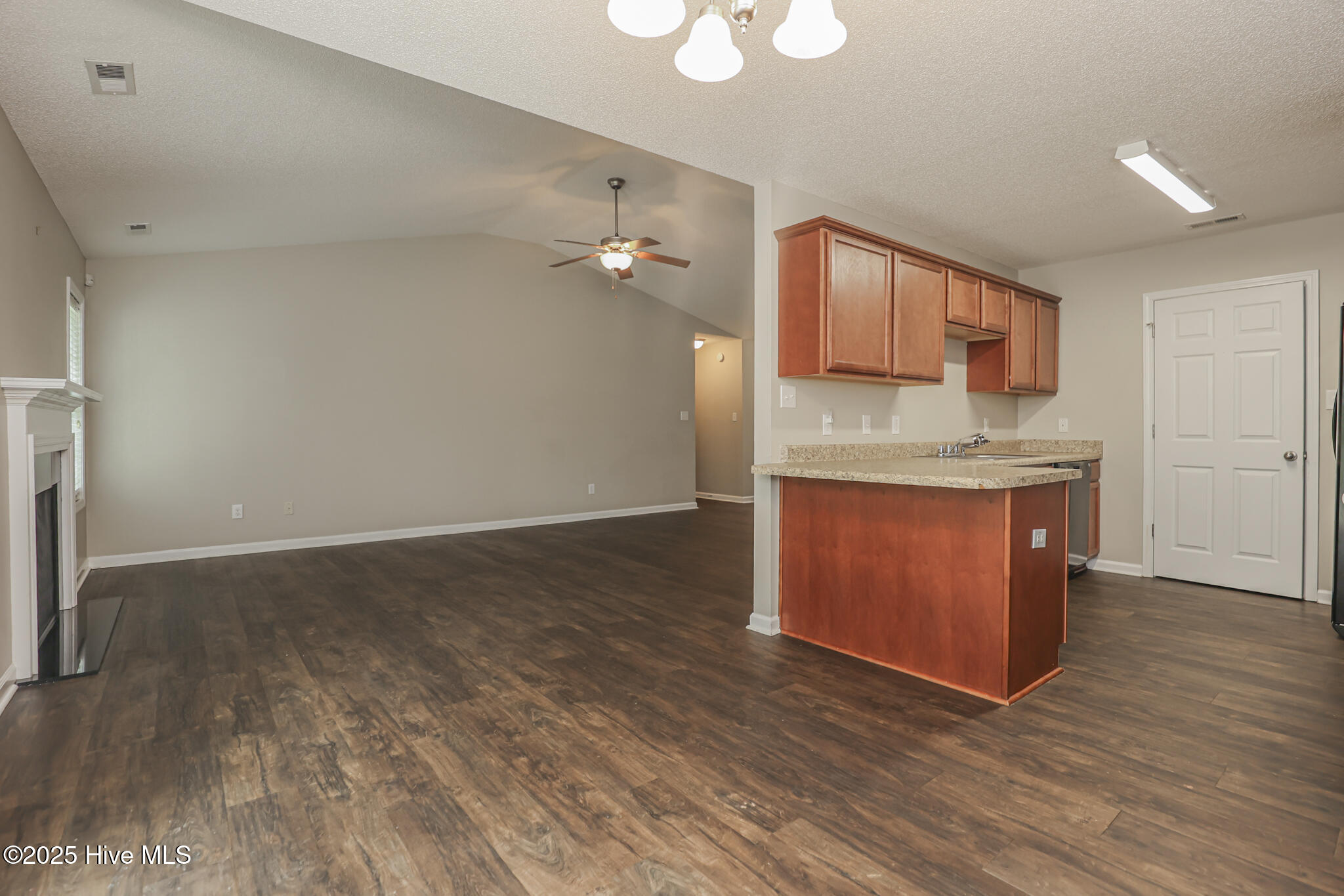 100536070 | Photo 18