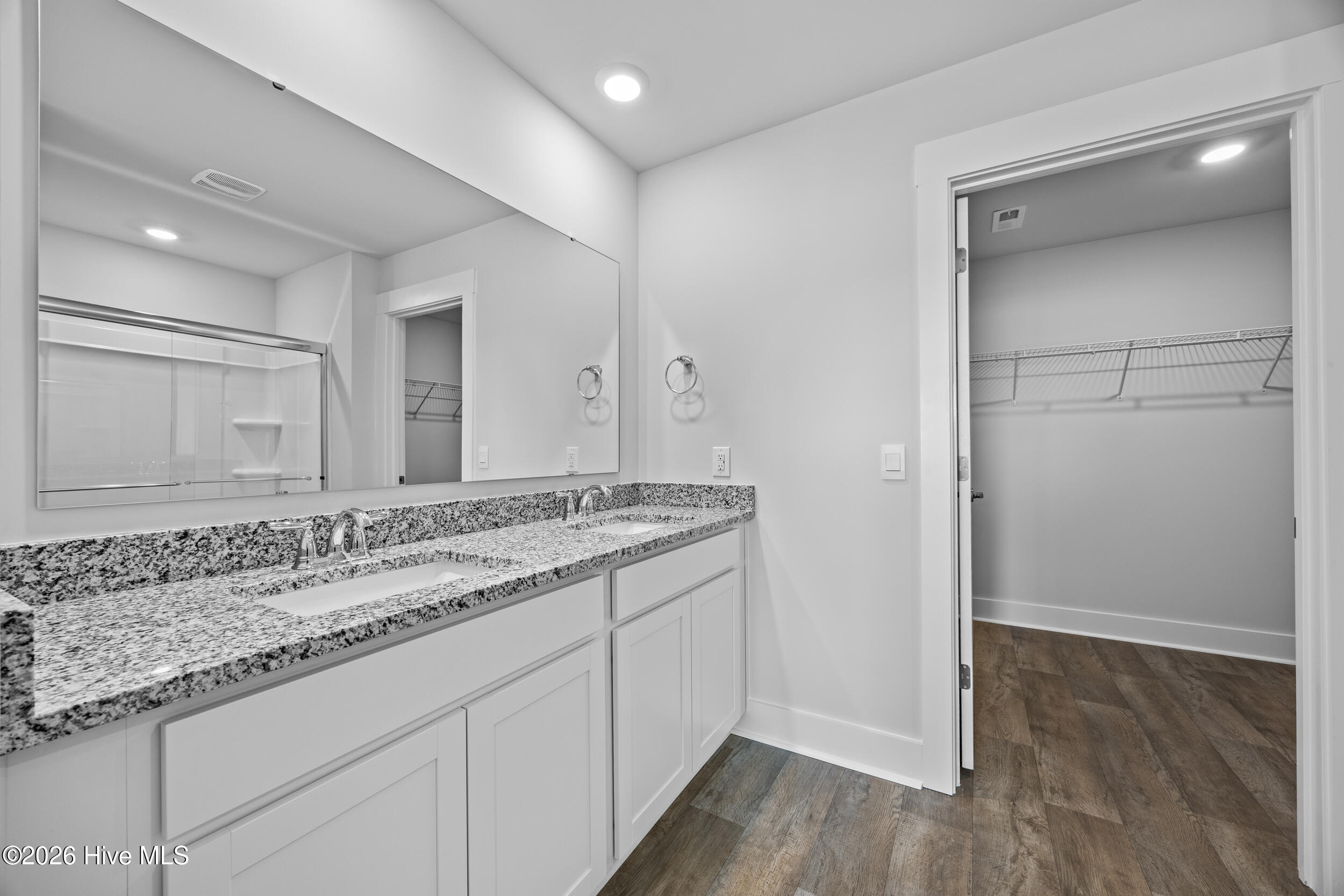 100547458 | Photo 20