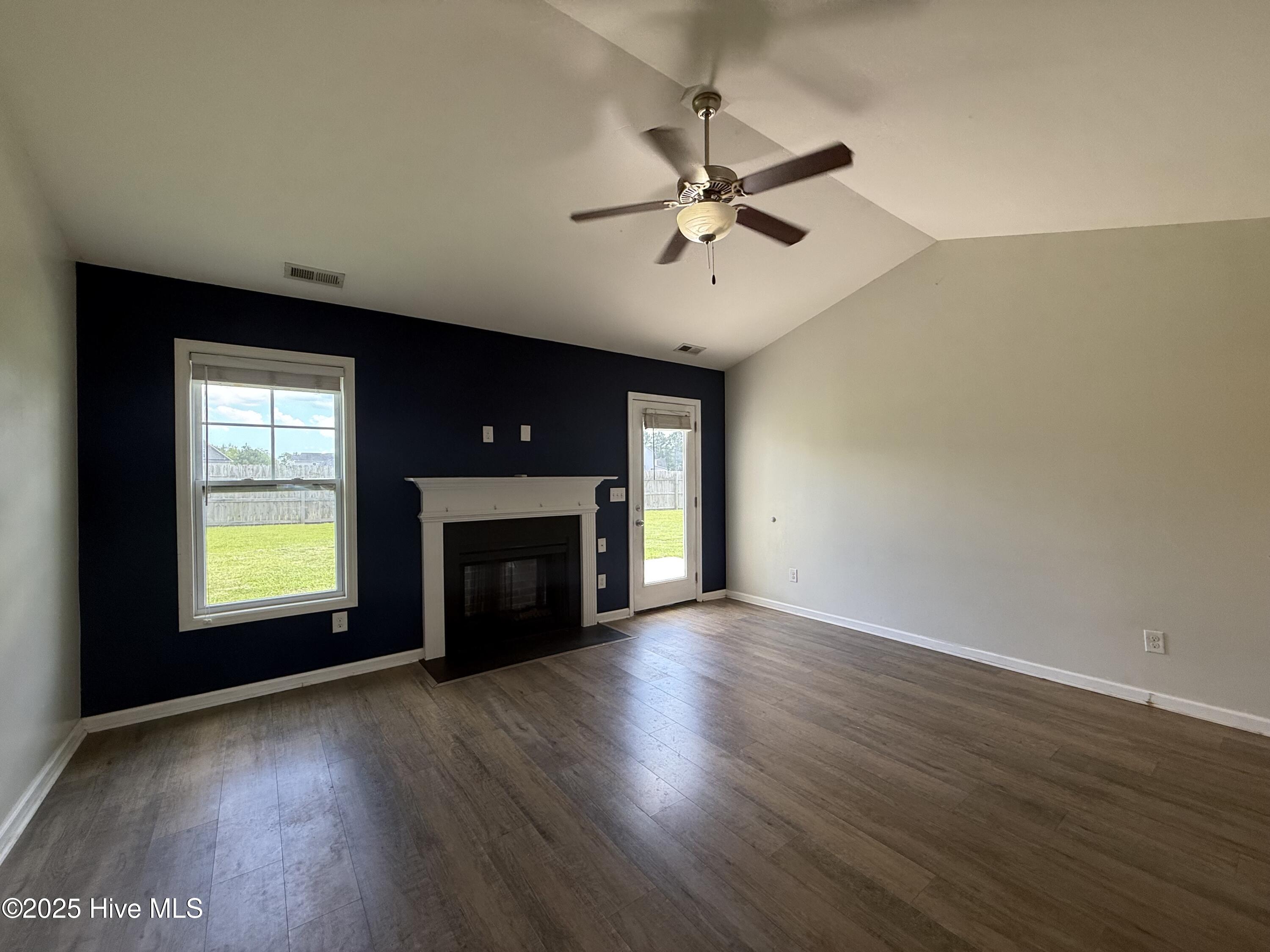 100566630 | Photo 15