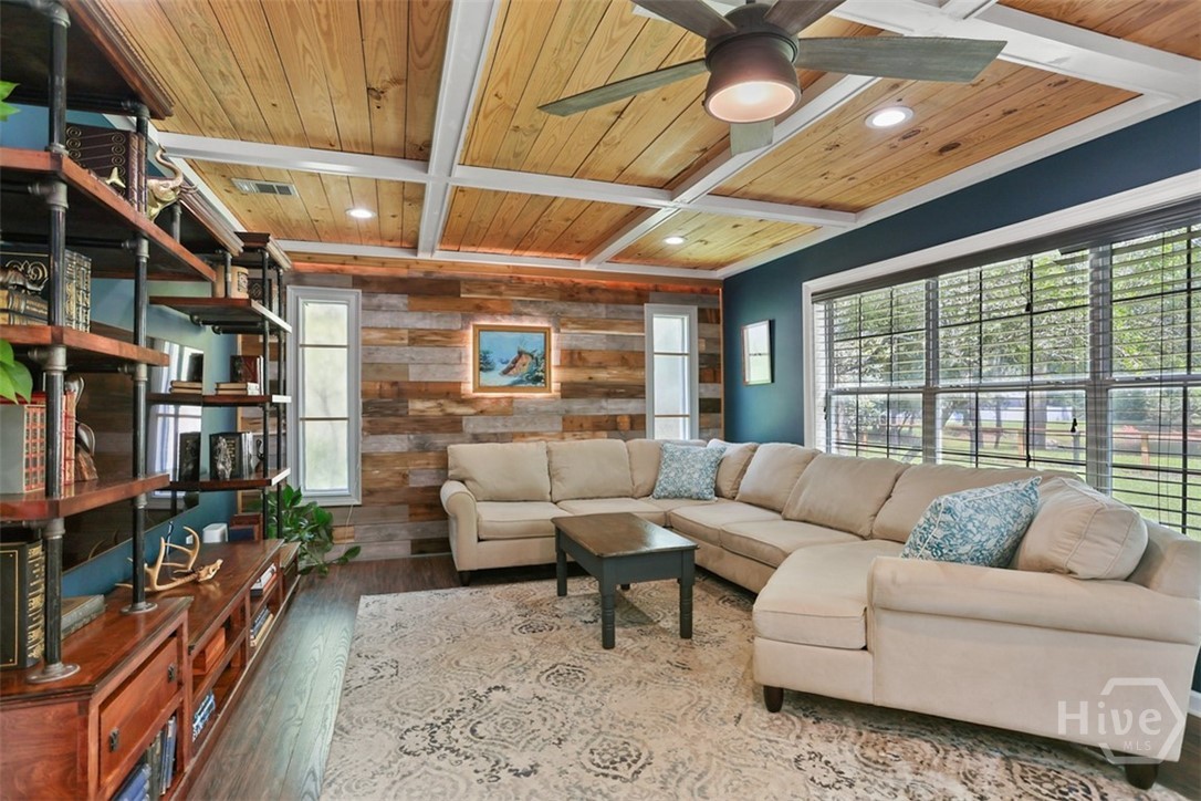10 W Sagebrush Lane