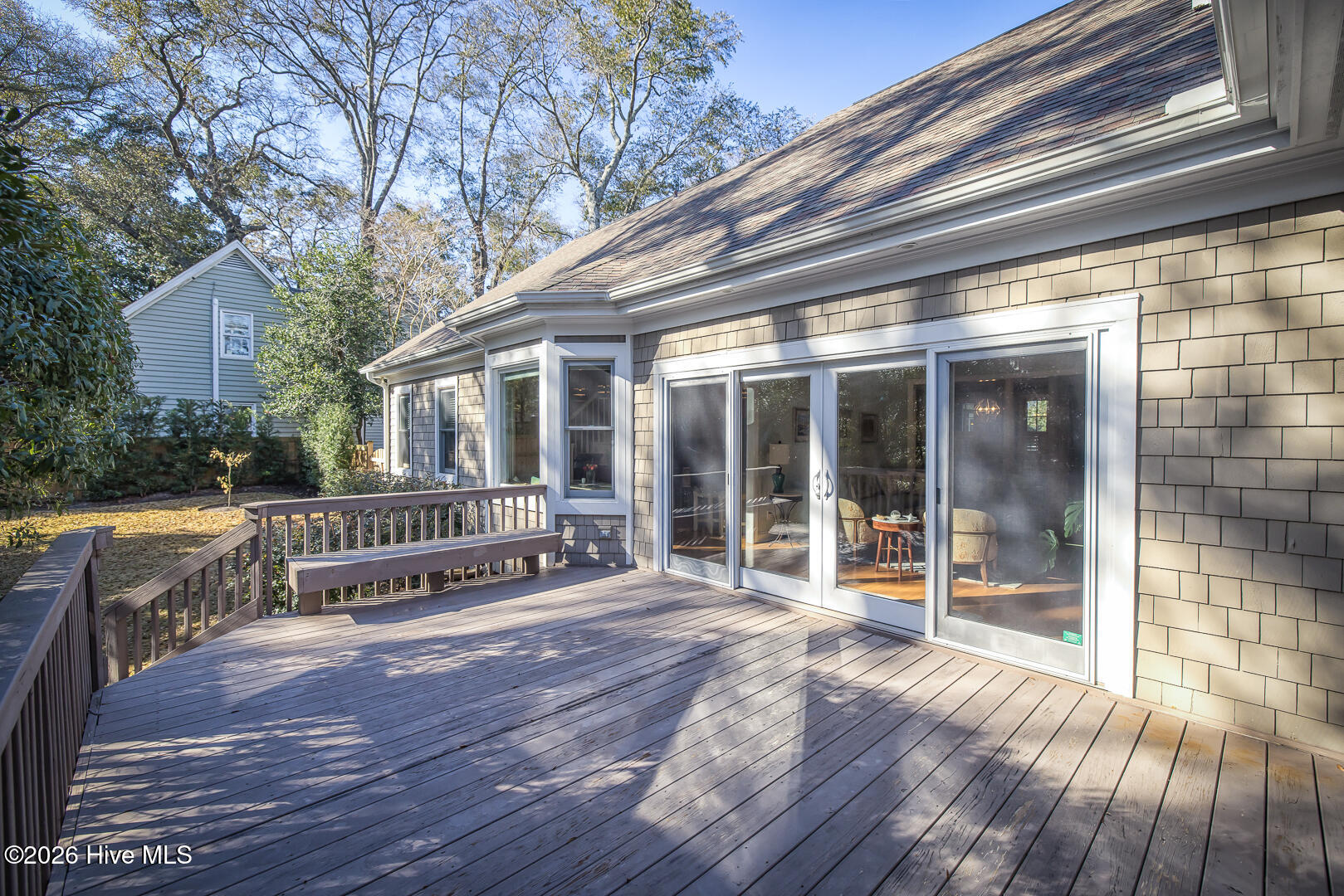 100550296 | Photo 16