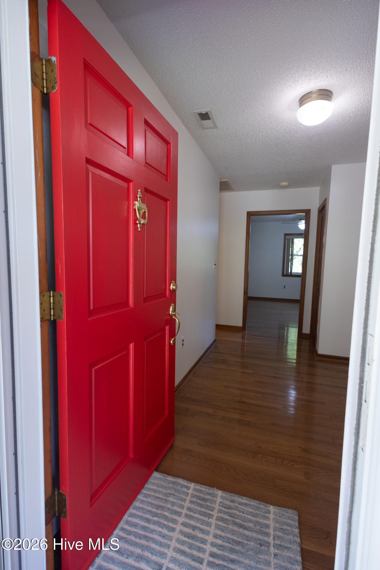 100569275 | Photo 24