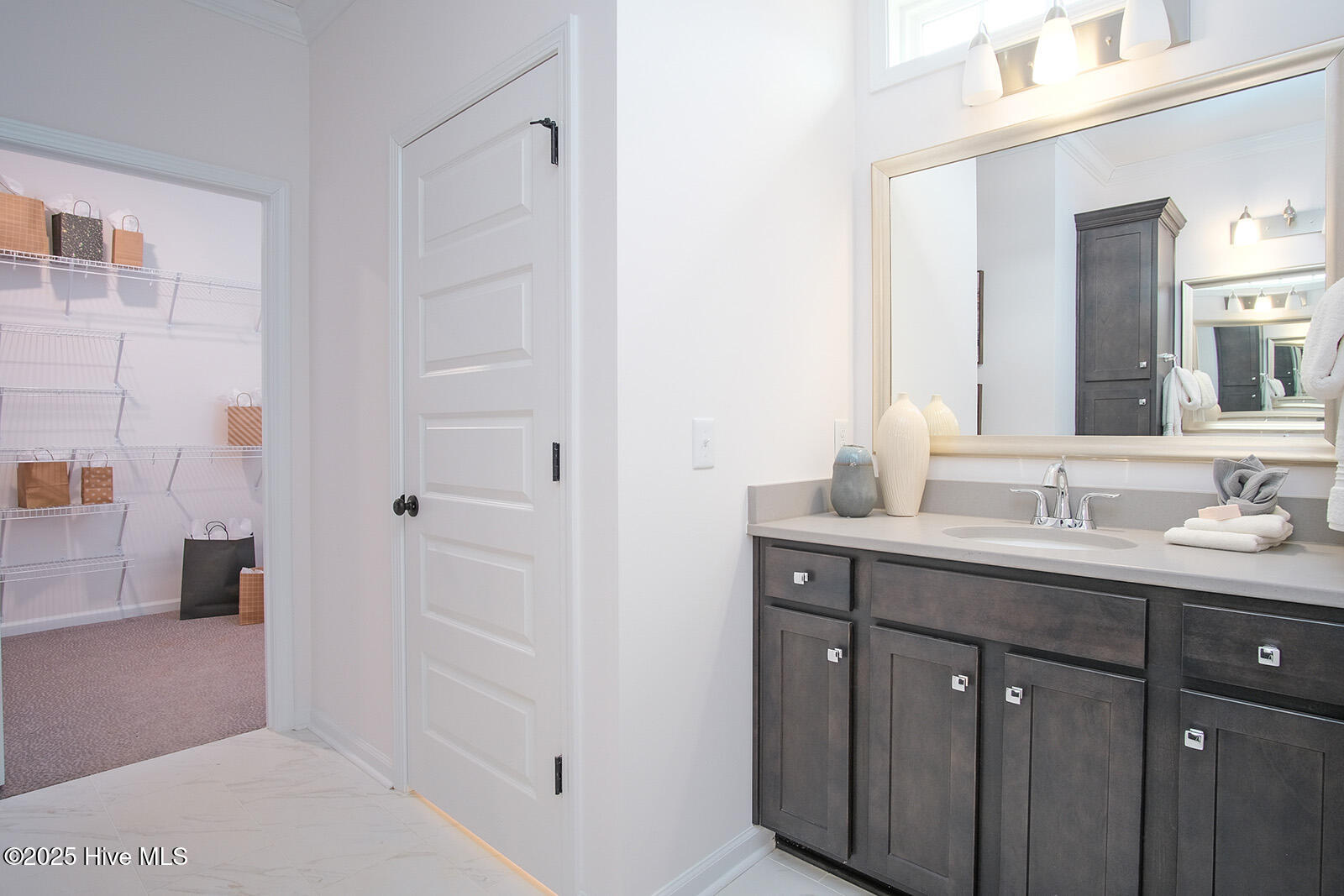 100548089 | Photo 21