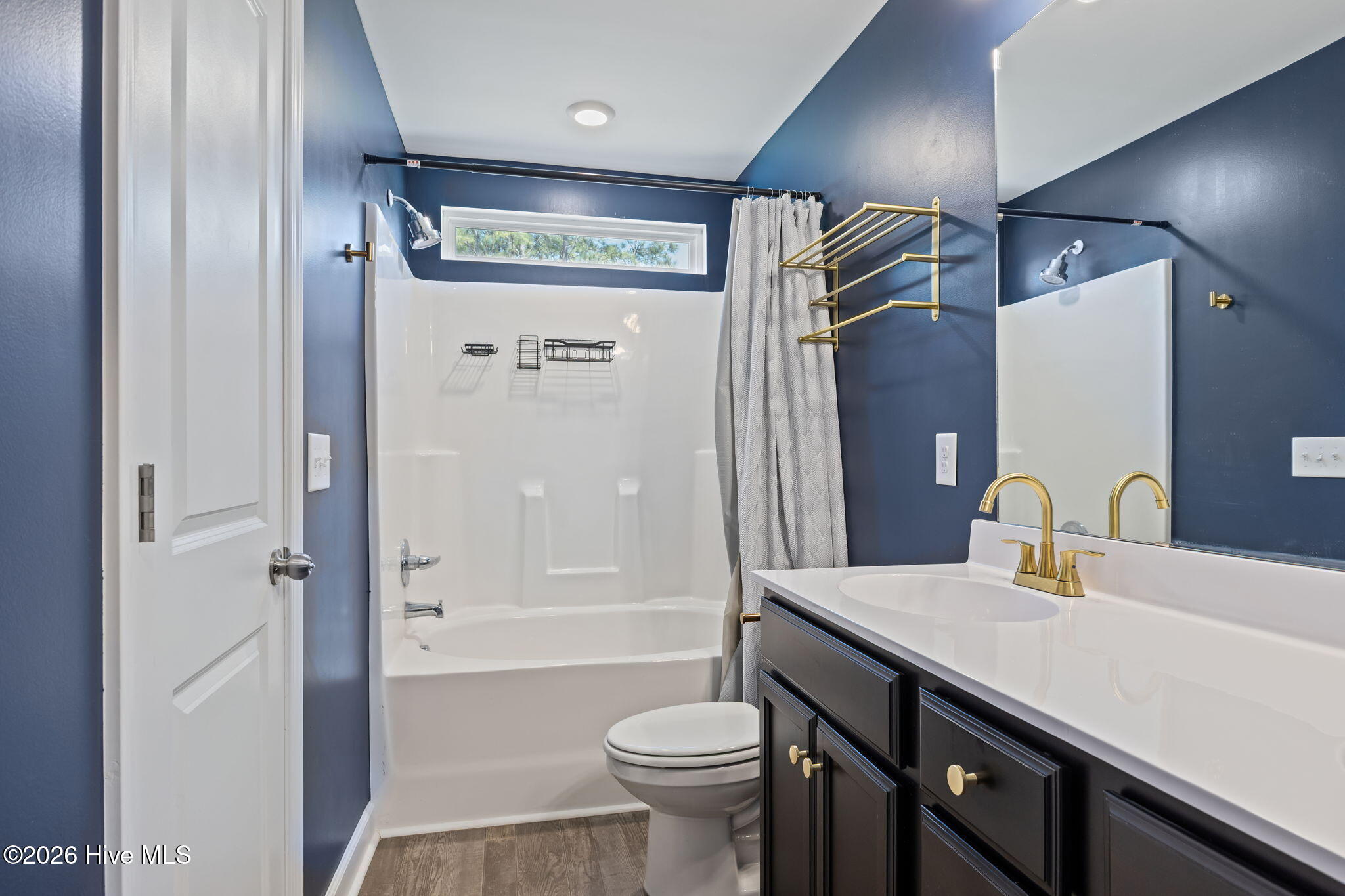 100563188 | Photo 22