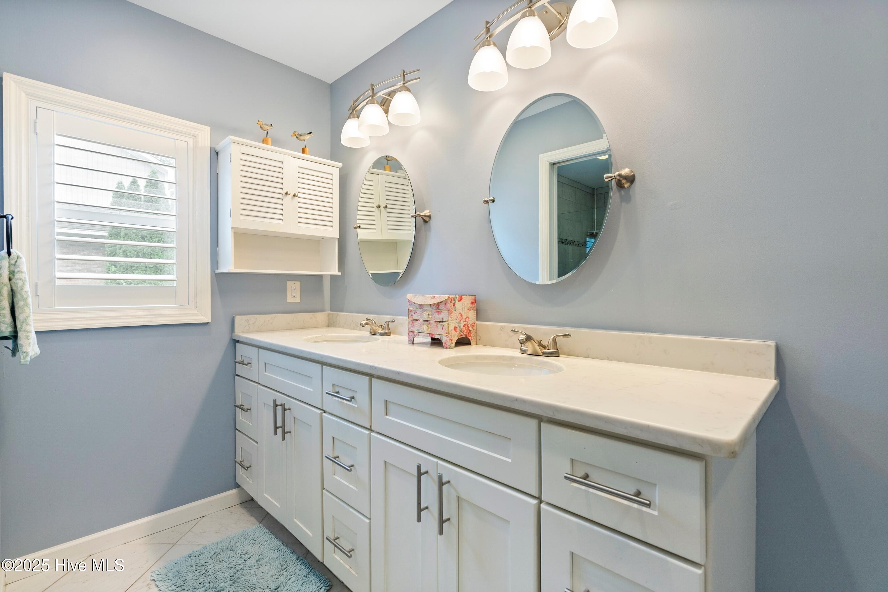 100531980 | Photo 15