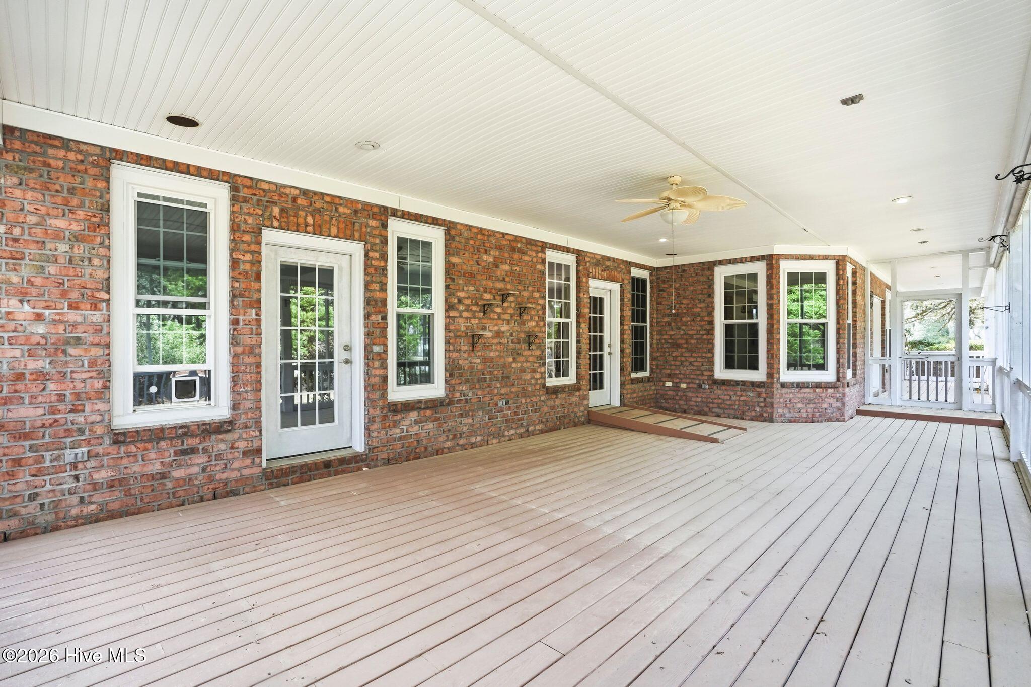 100563594 | Photo 66