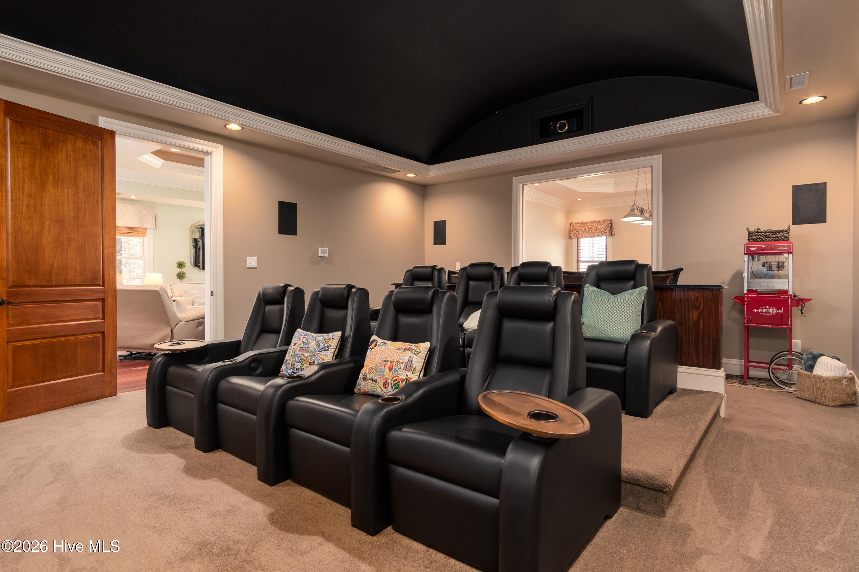 100550947 | Photo 65