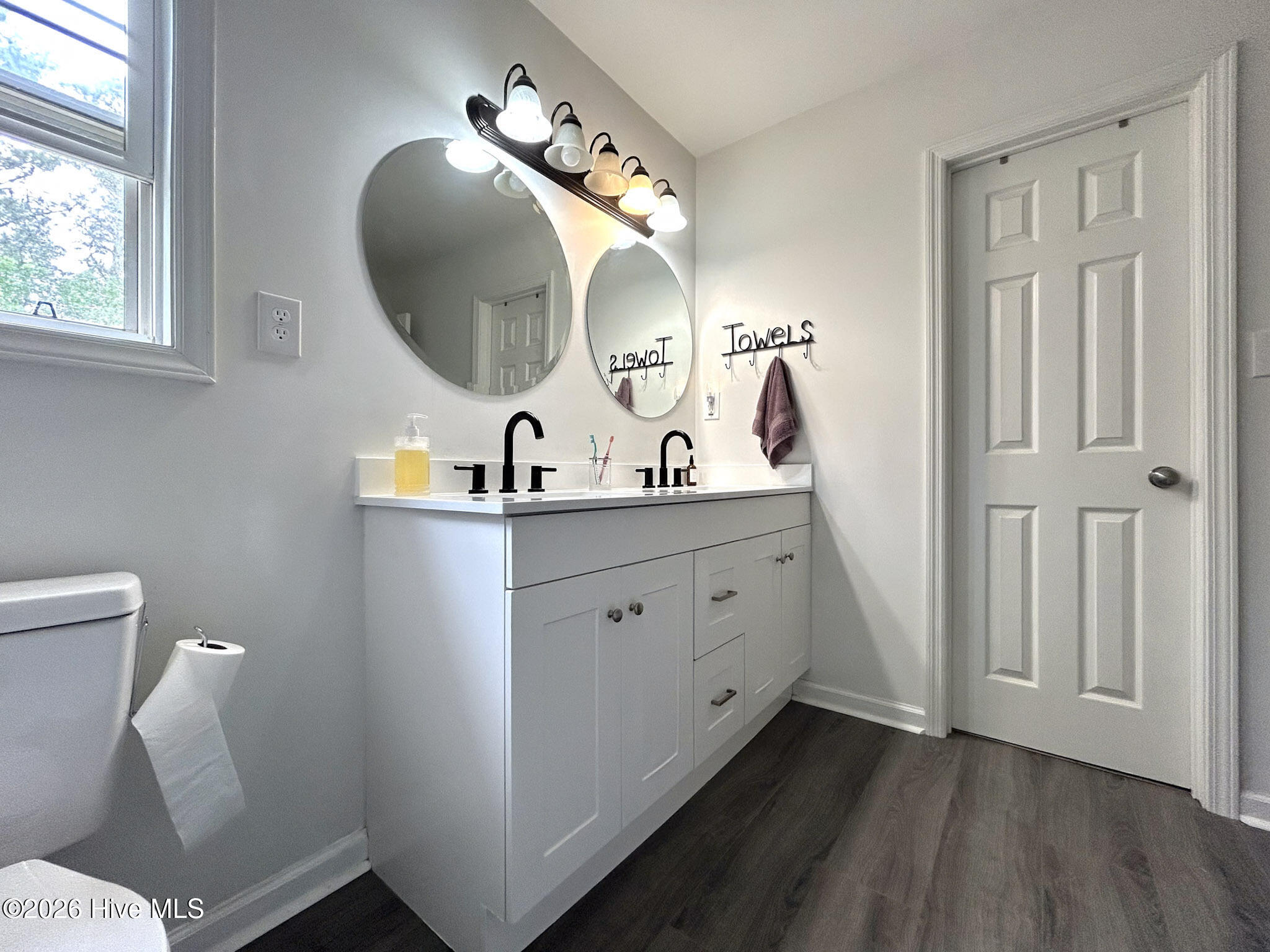 100570244 | Photo 38