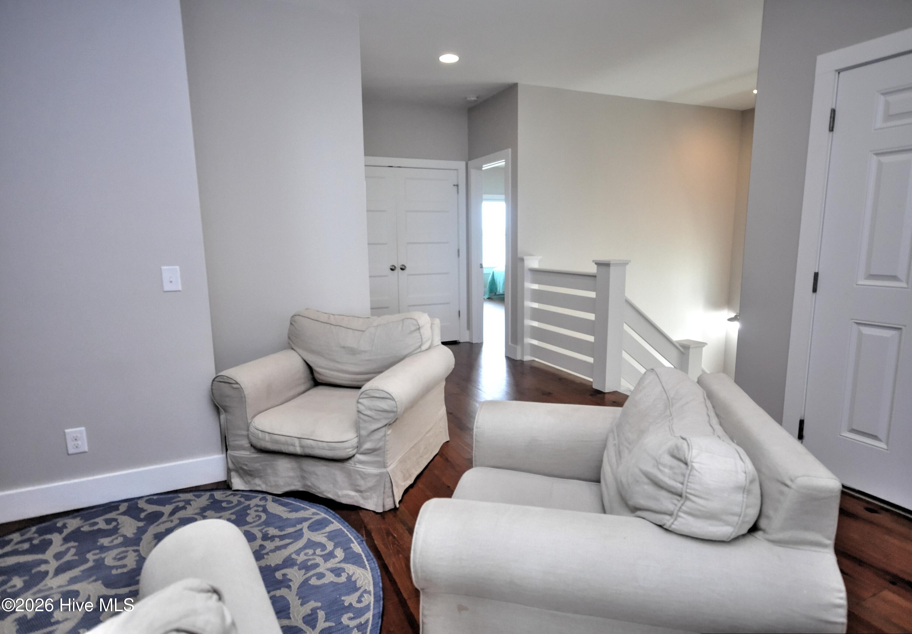 100561409 | Photo 41