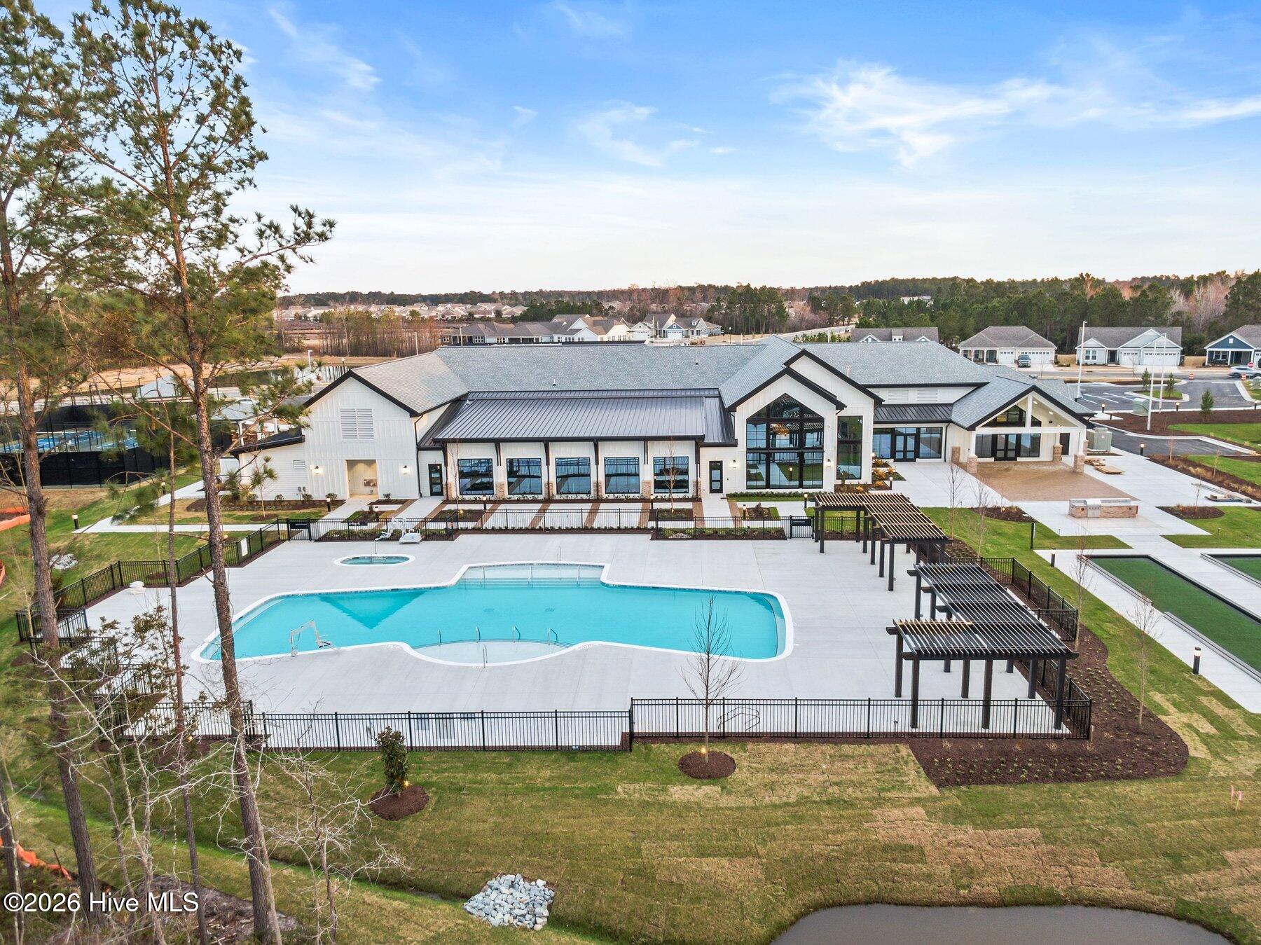 100557024 | Photo 38