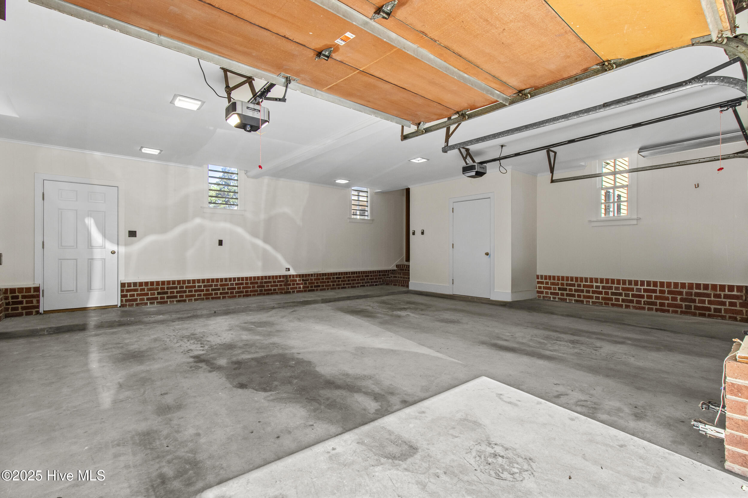 100537664 | Photo 69