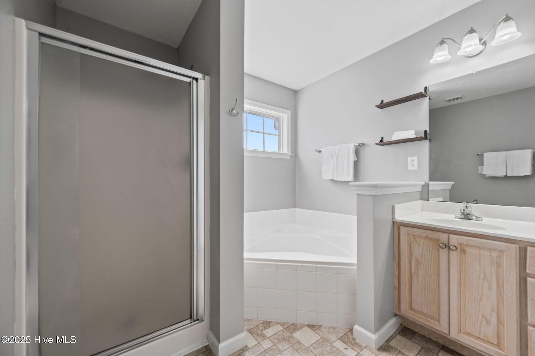 100545642 | Photo 30