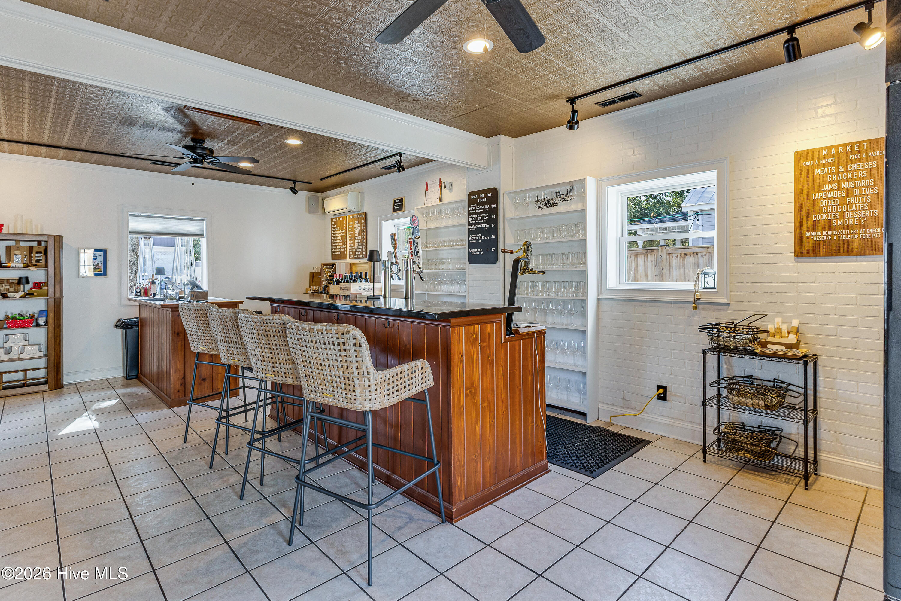 100517348 | Photo 29