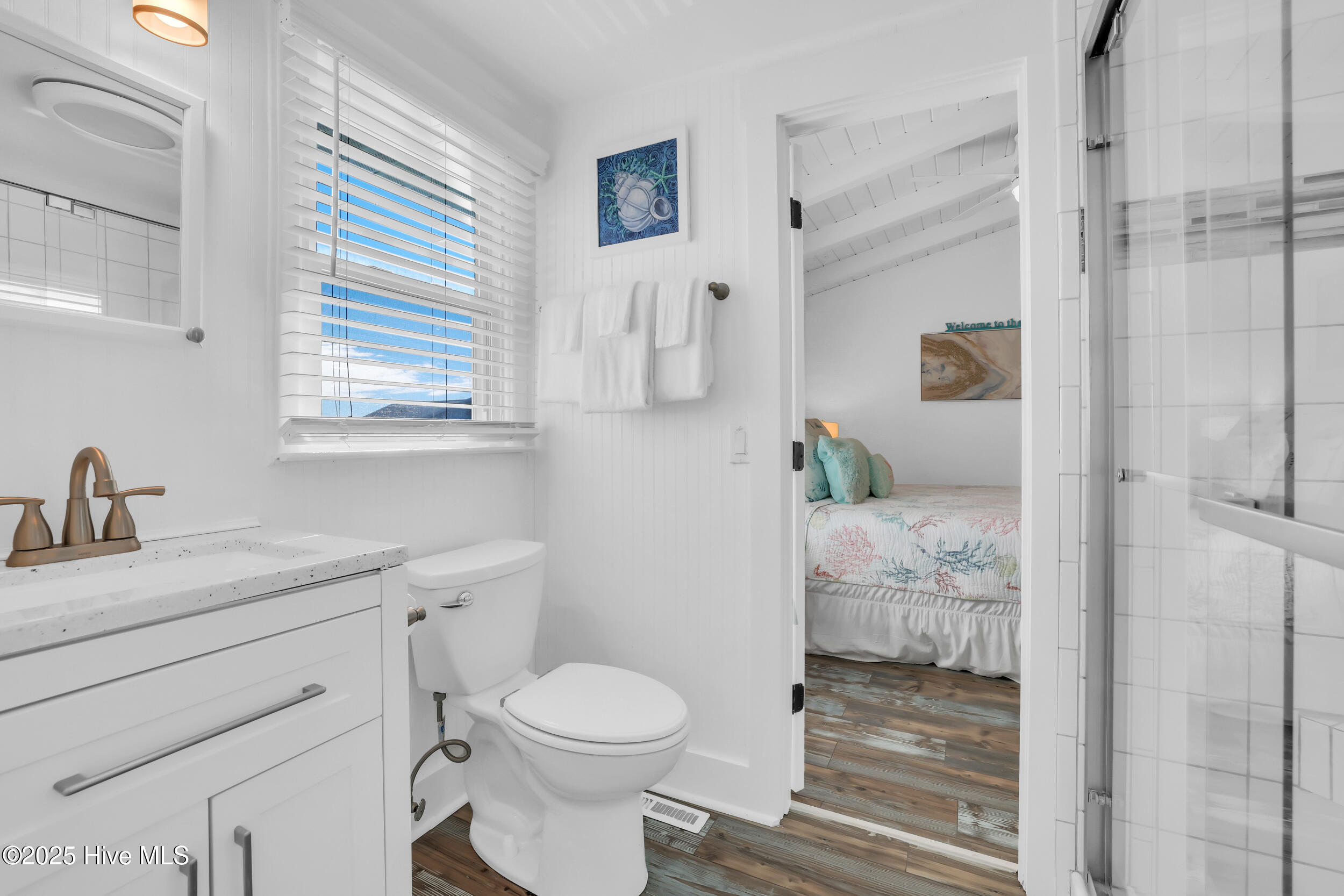 100536286 | Photo 41