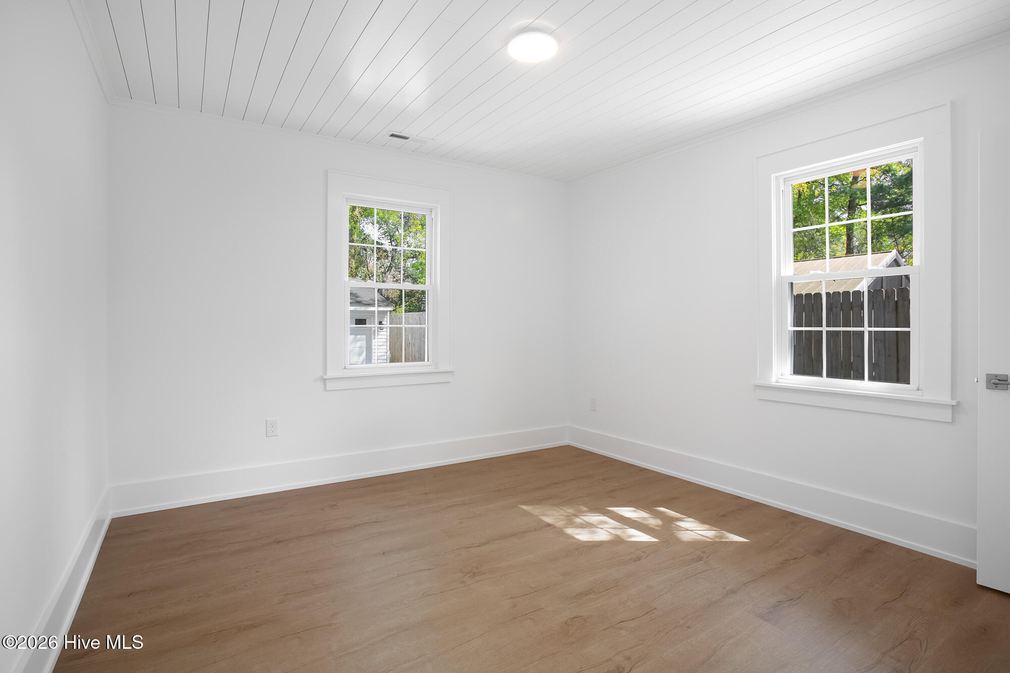 100564809 | Photo 14