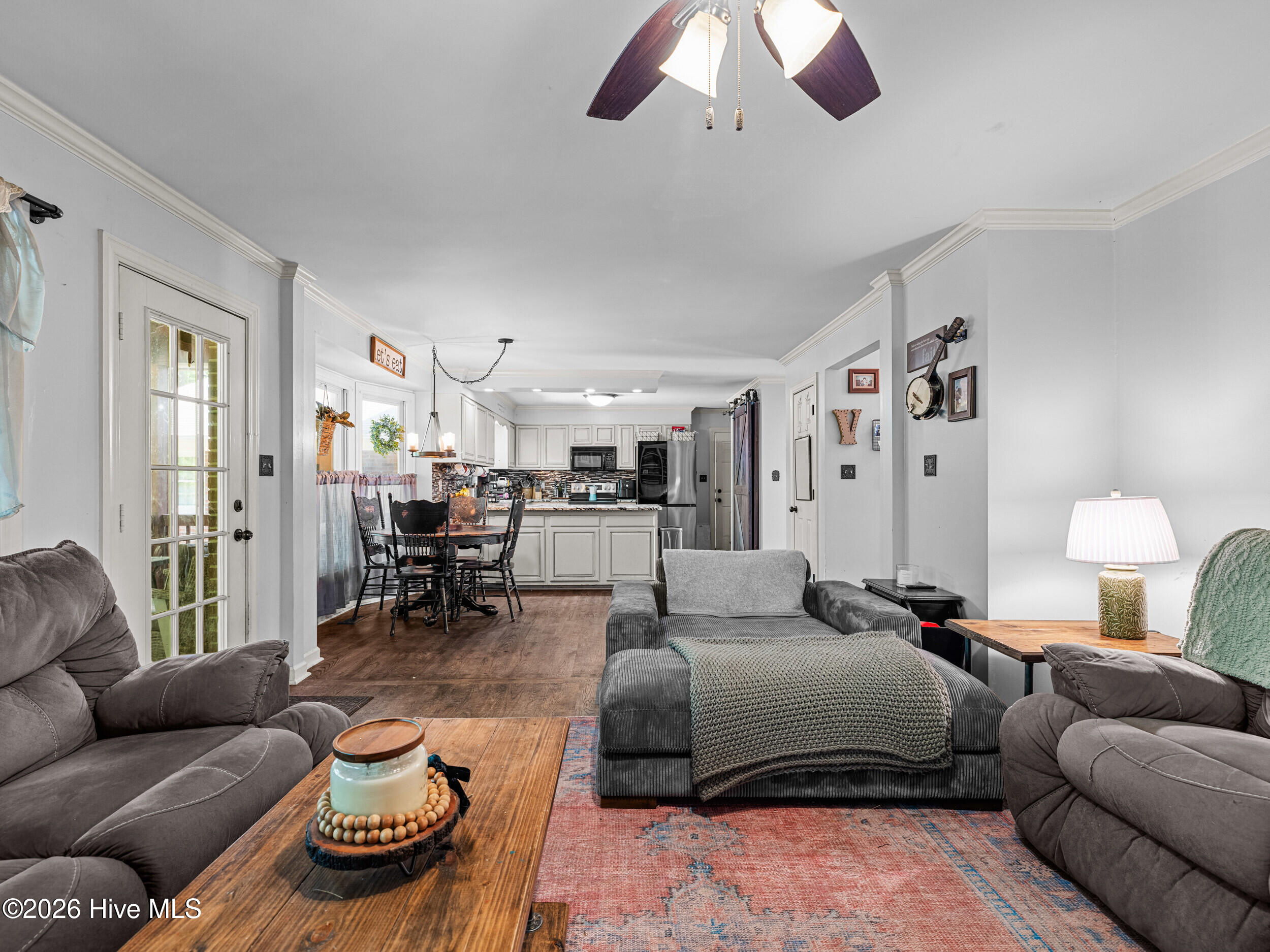 100570486 | Photo 33