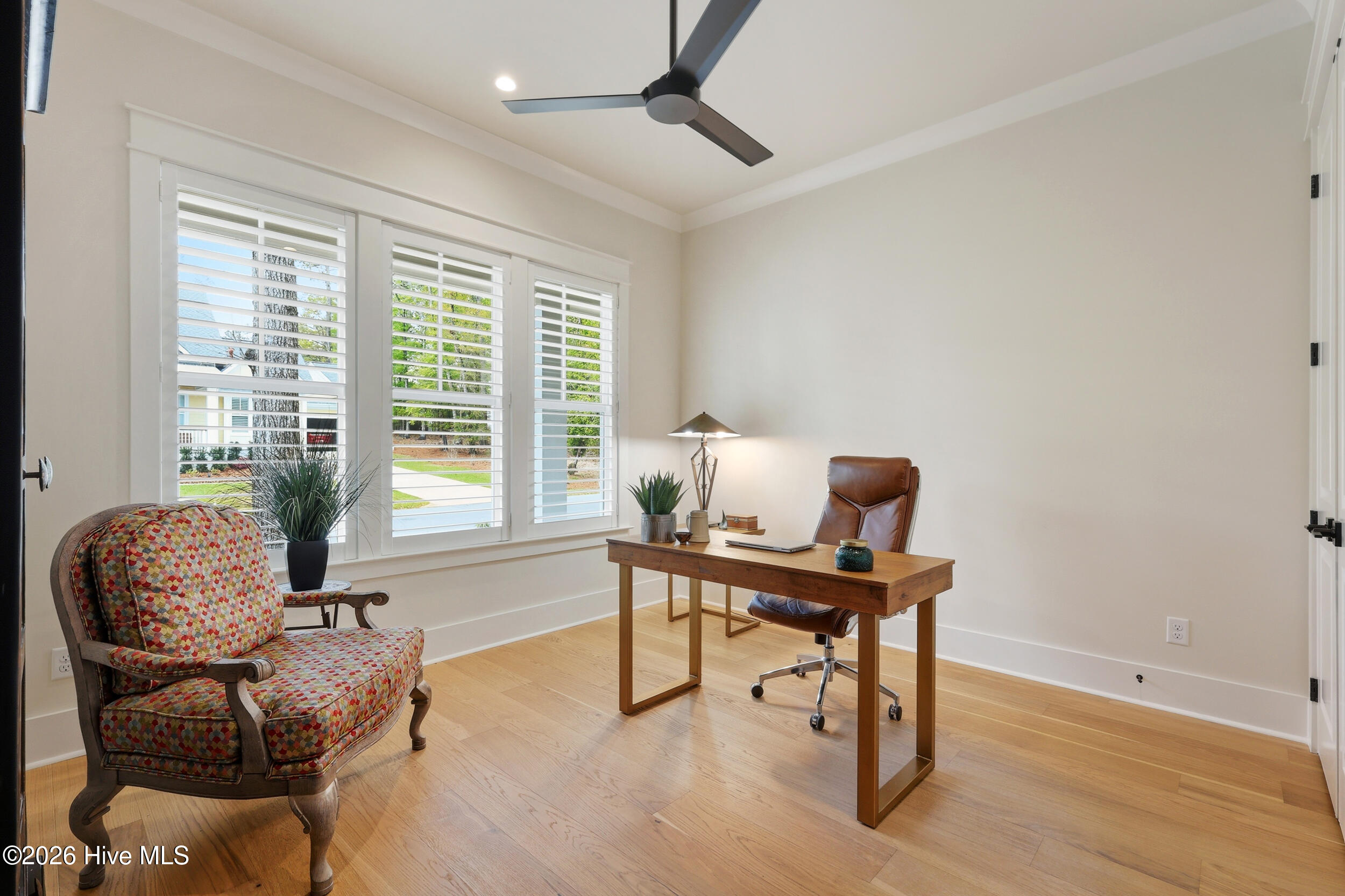 100566937 | Photo 44