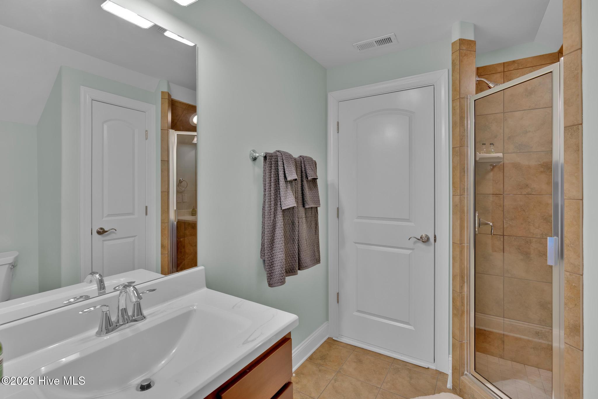 100569949 | Photo 39