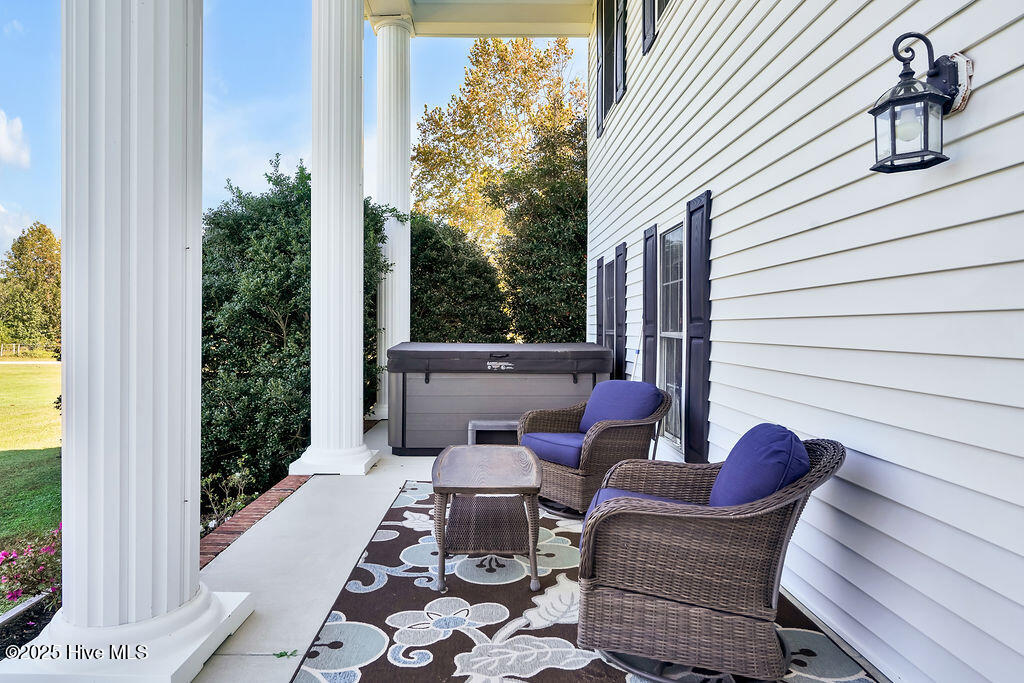 100537845 | Photo 15