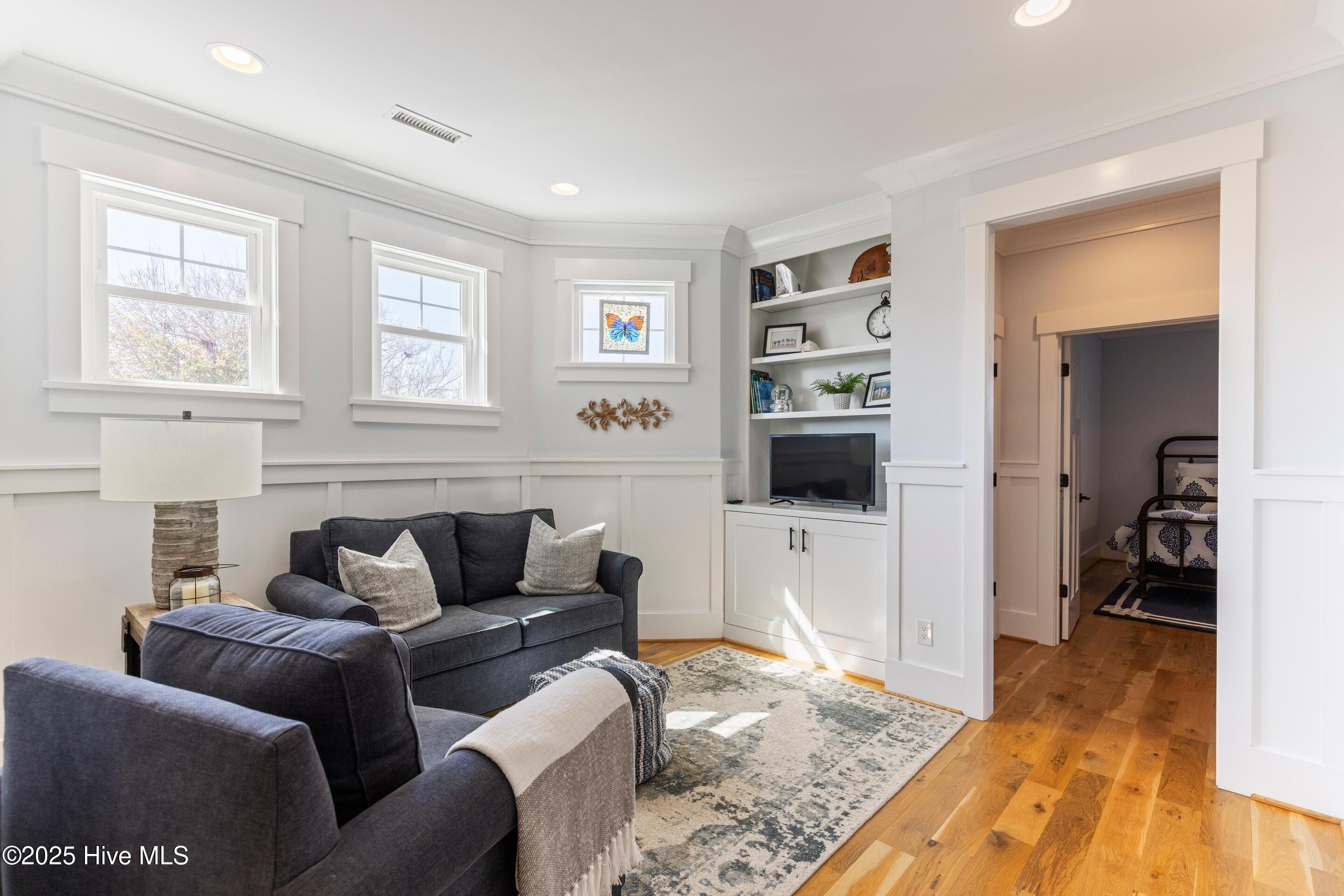 100540413 | Photo 24