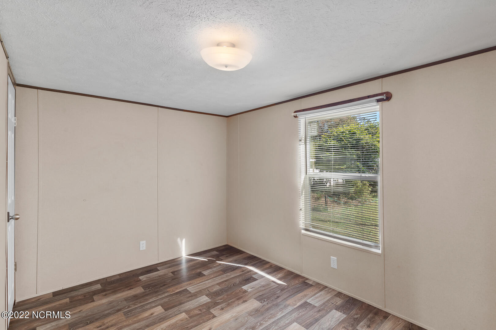 100543984 | Photo 24