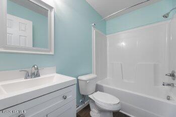 100570288 | Photo 14