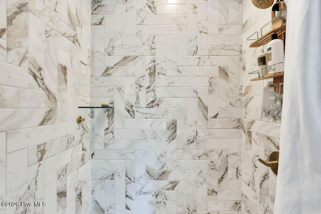 100549041 | Photo 36