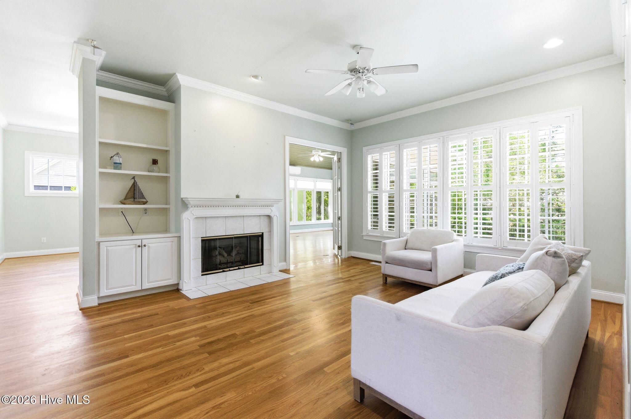 100567139 | Photo 10