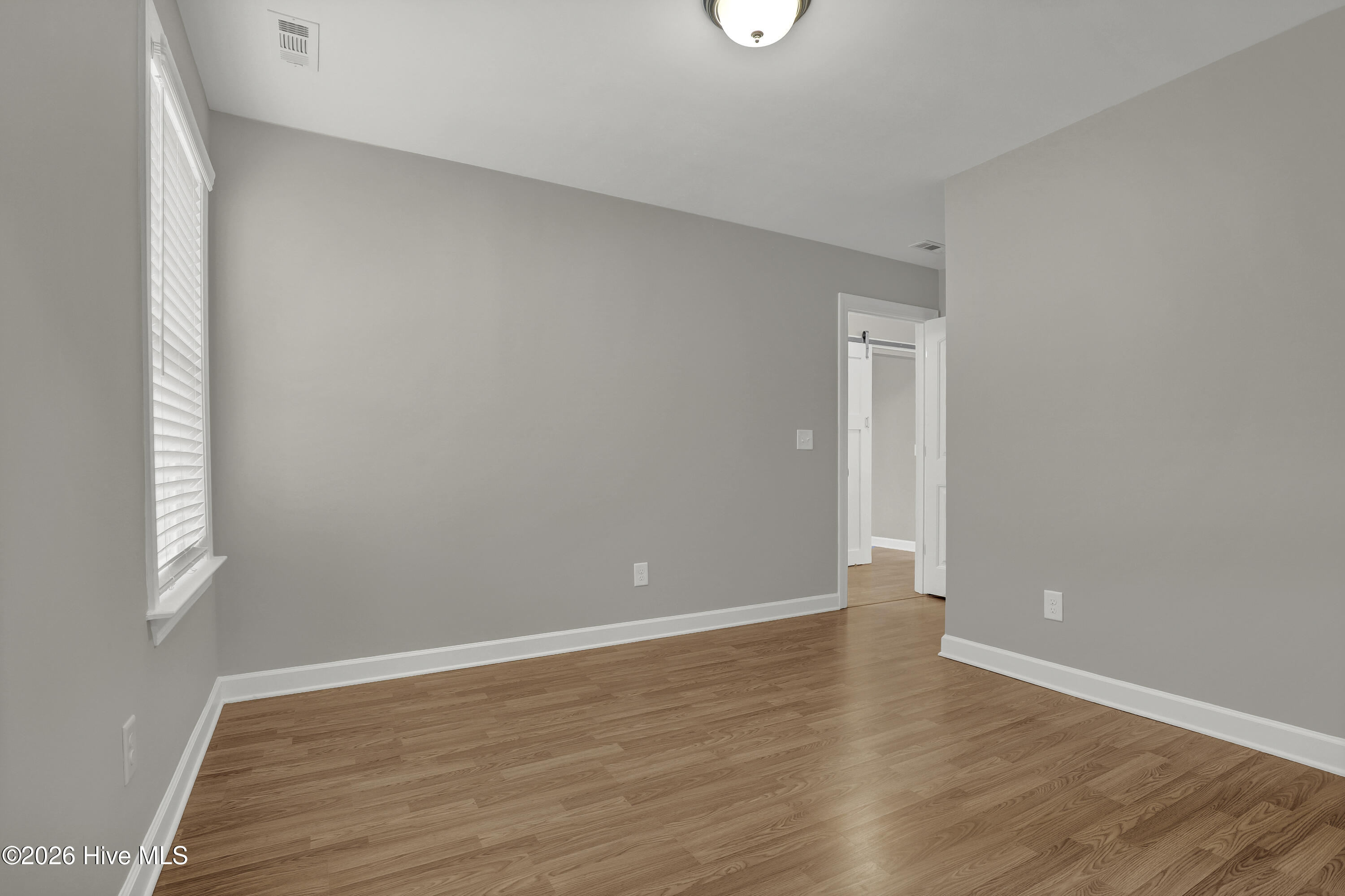 100550895 | Photo 31