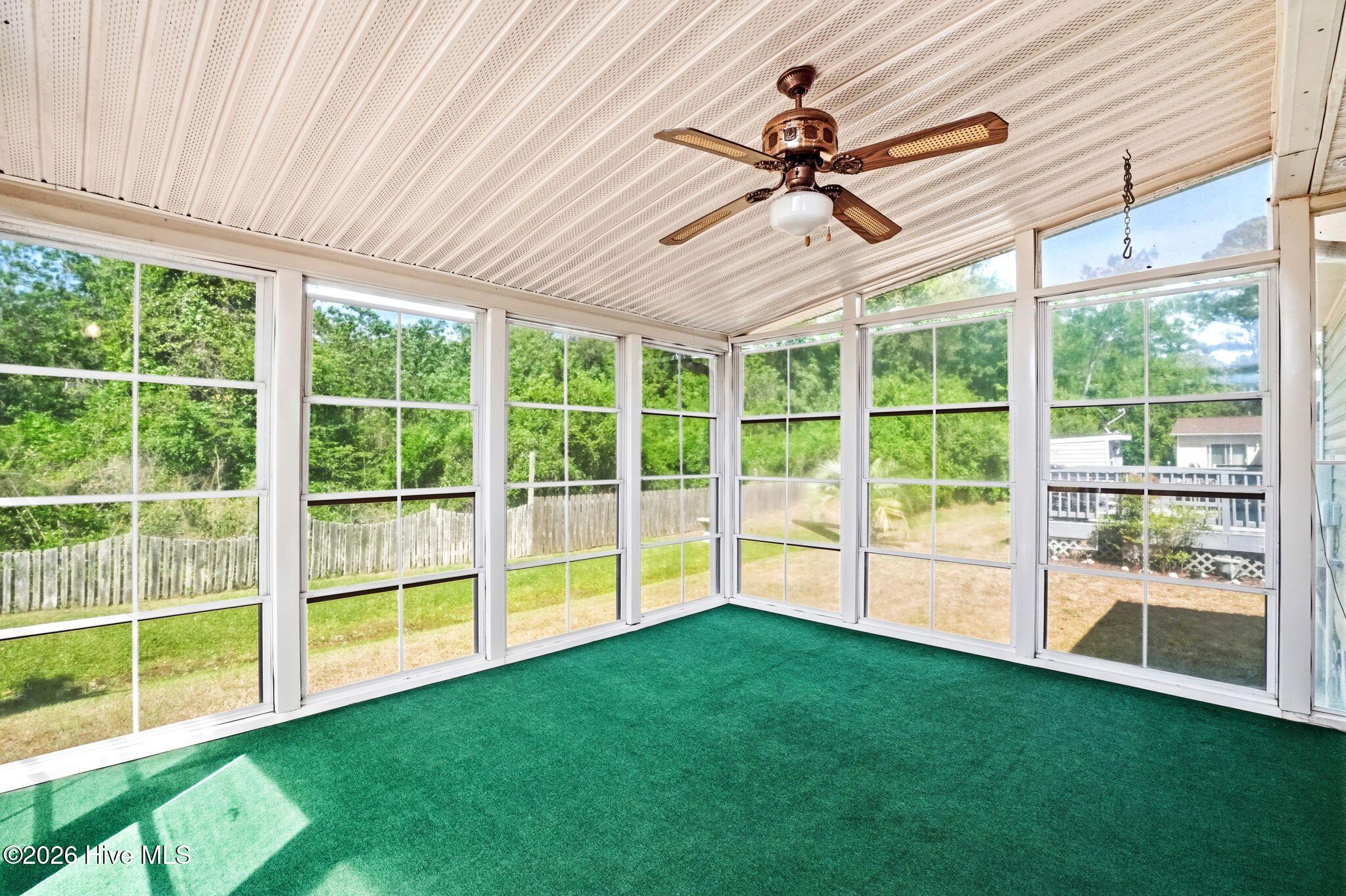 100567371 | Photo 50