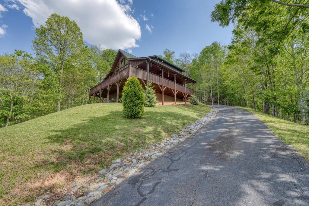 249 Buck Ridge Drive, Murphy, NC 28906 Listing Photo  4