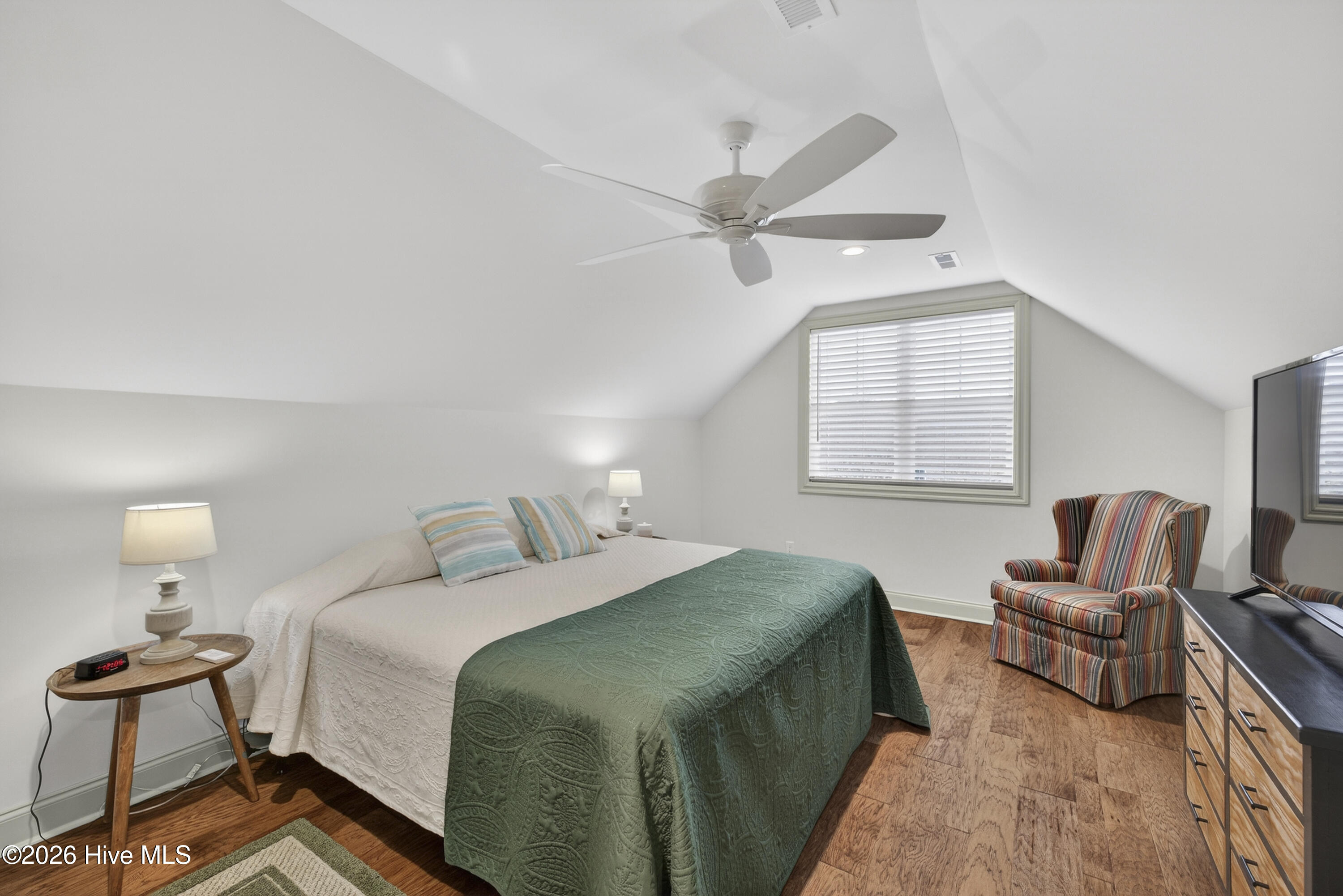 100551916 | Photo 35