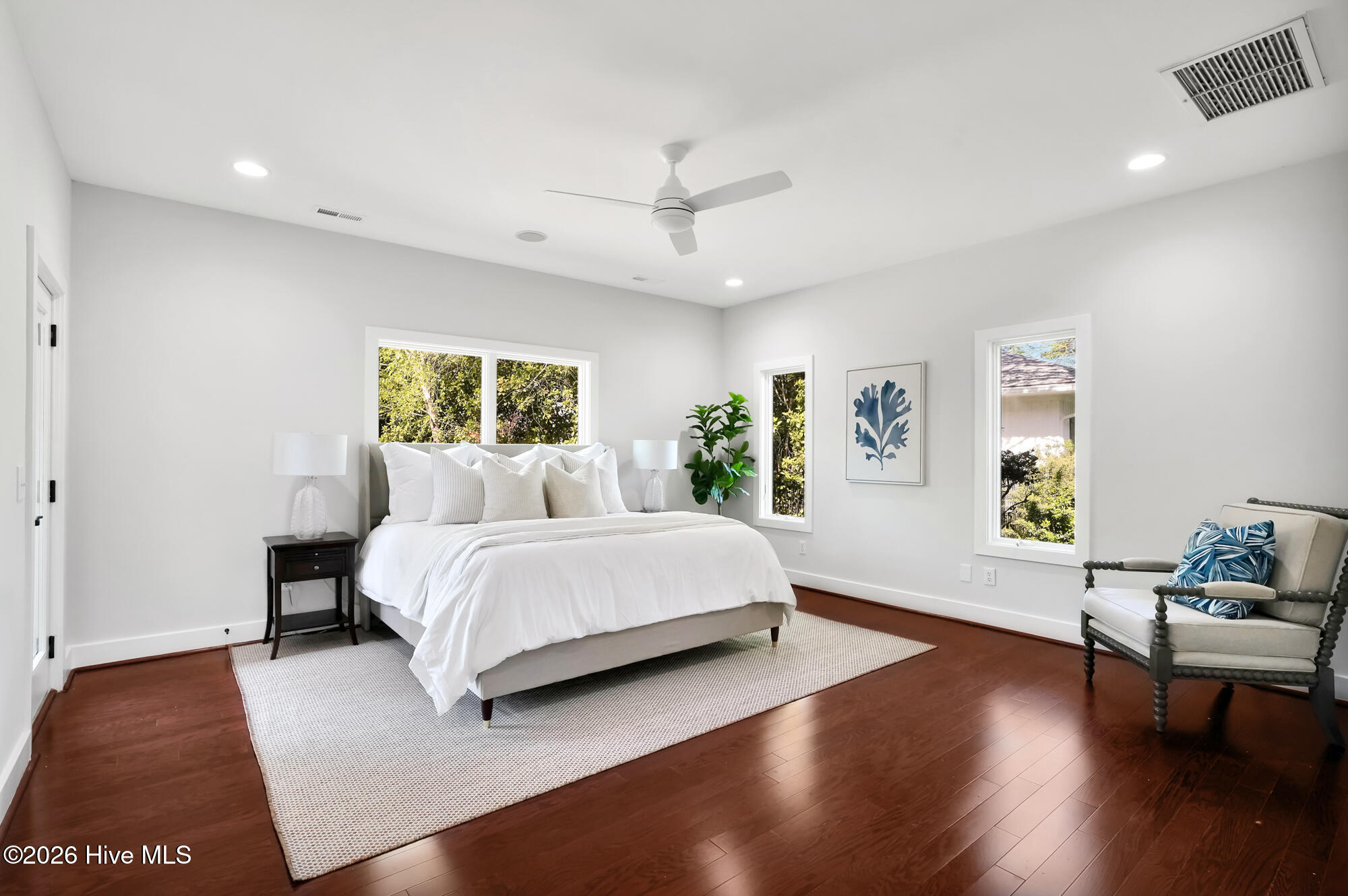 100565103 | Photo 38