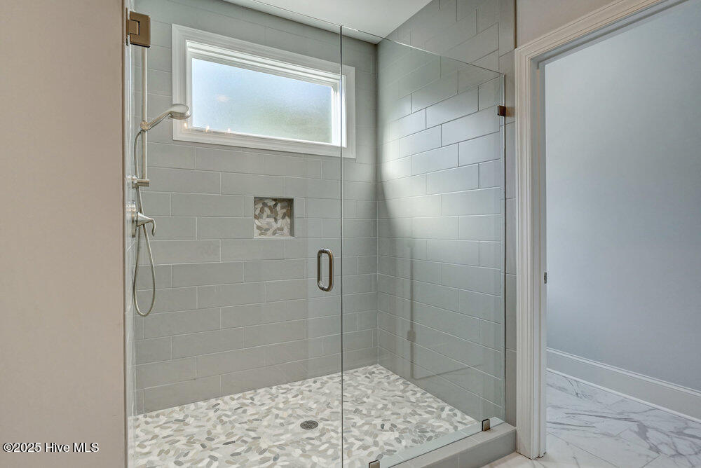 100533564 | Photo 19