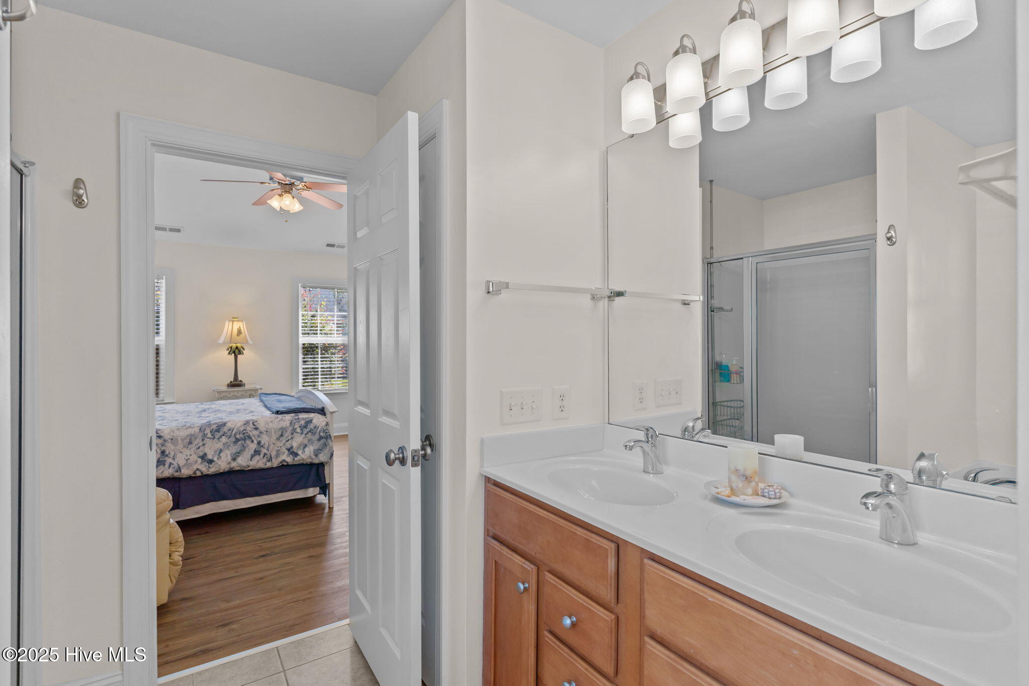 100537939 | Photo 34