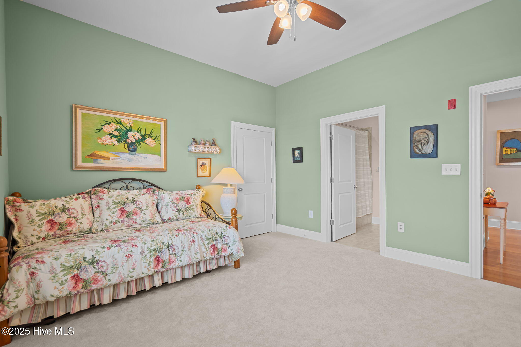 100525076 | Photo 34