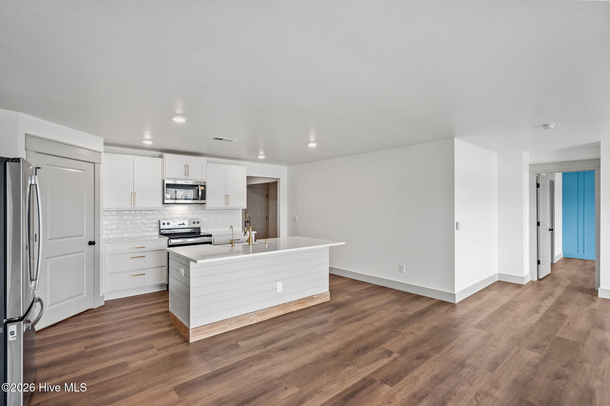 100555657 | Photo 23