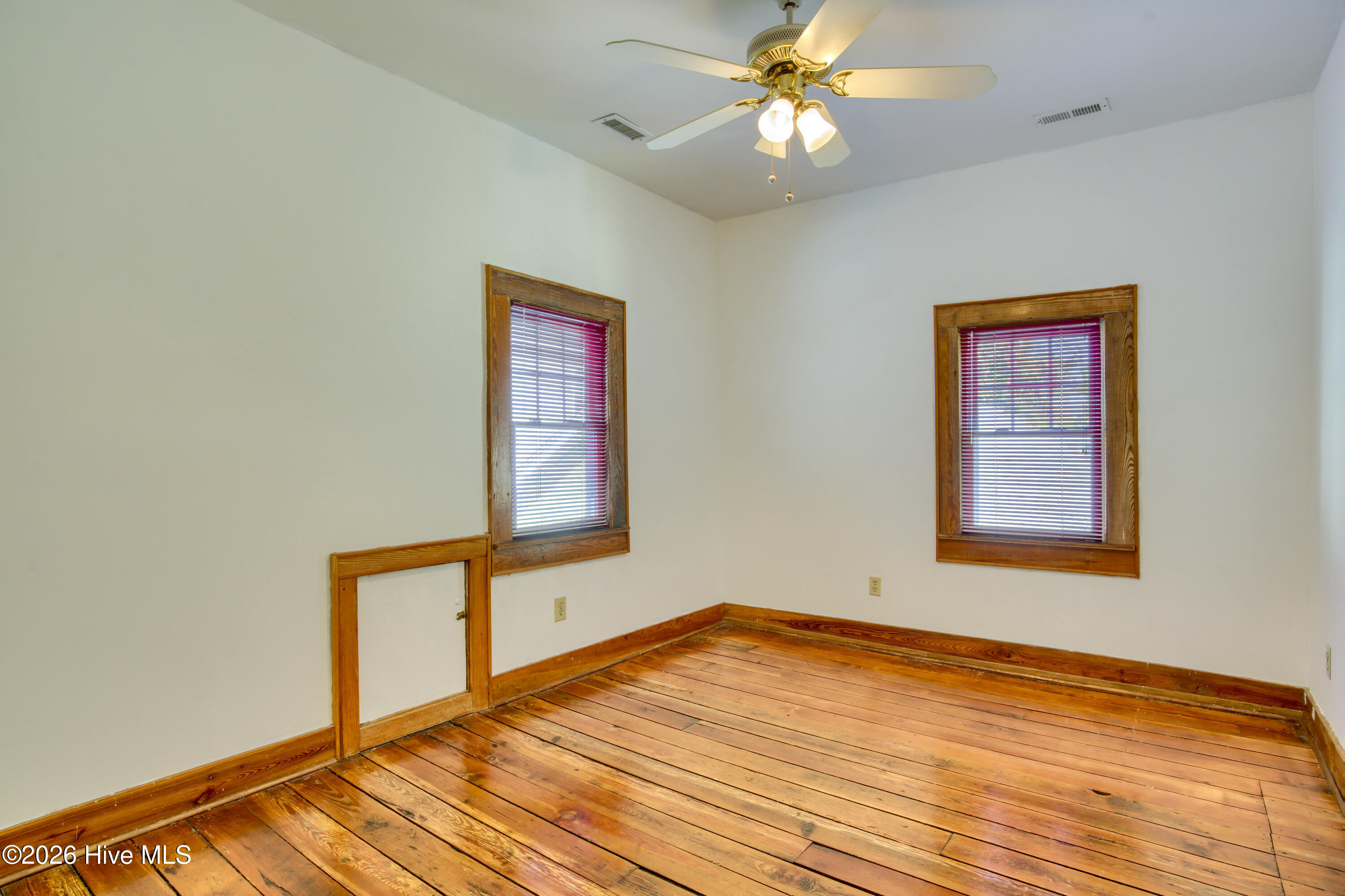 100549462 | Photo 23