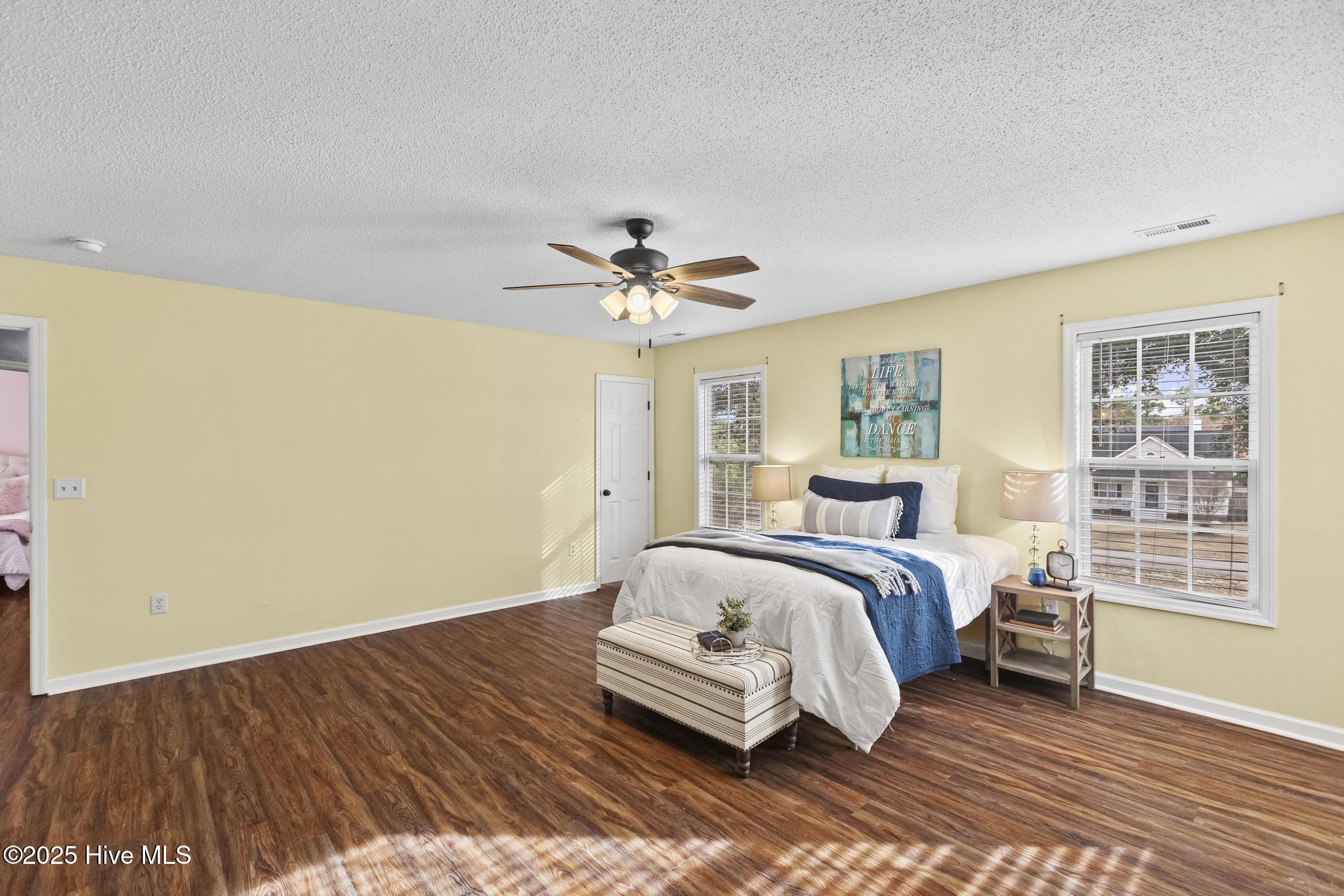 100546183 | Photo 38